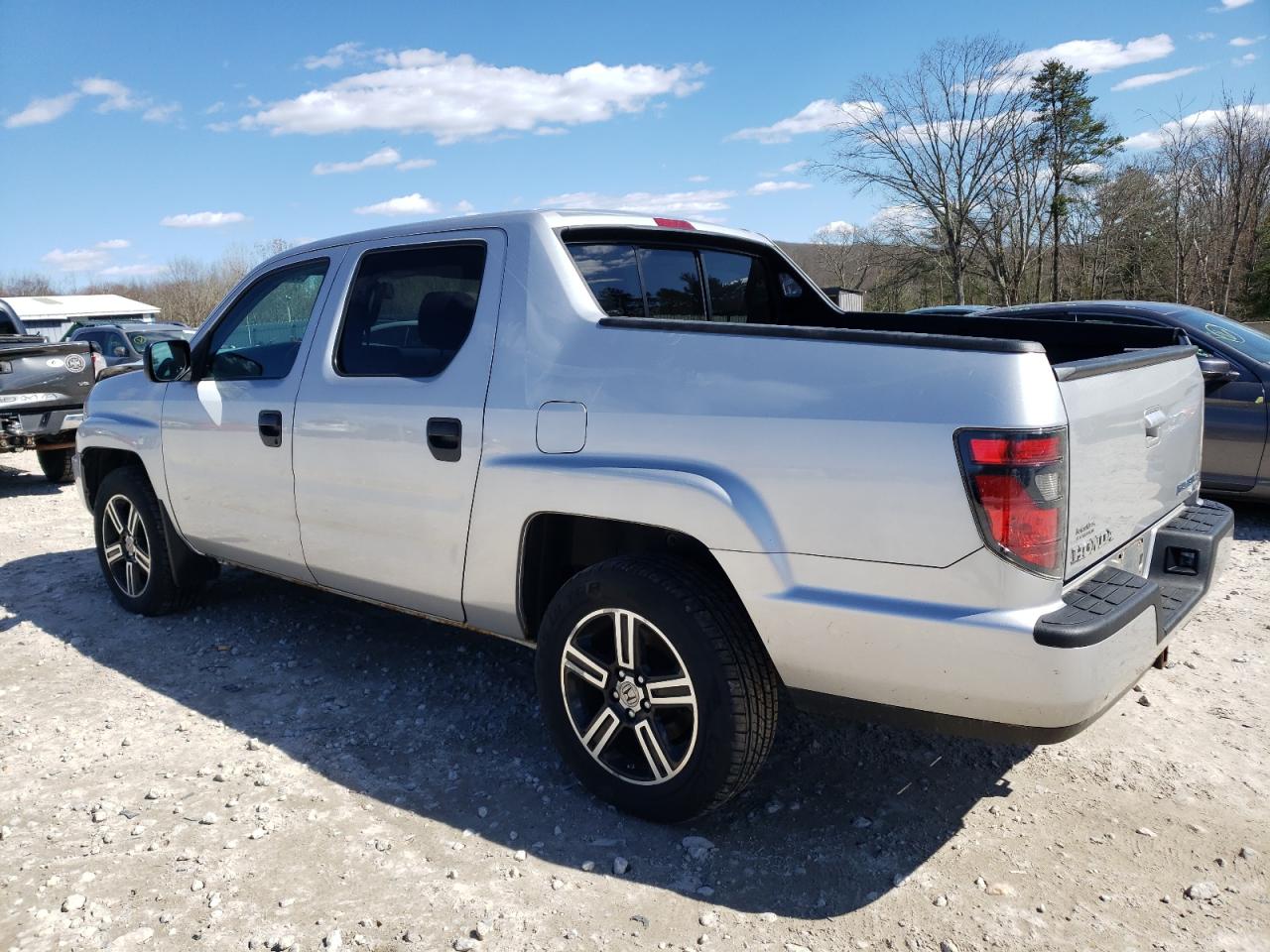 2014 HONDA RIDGELINE — VIN 5FPYK1F72EB002632 — photo 2