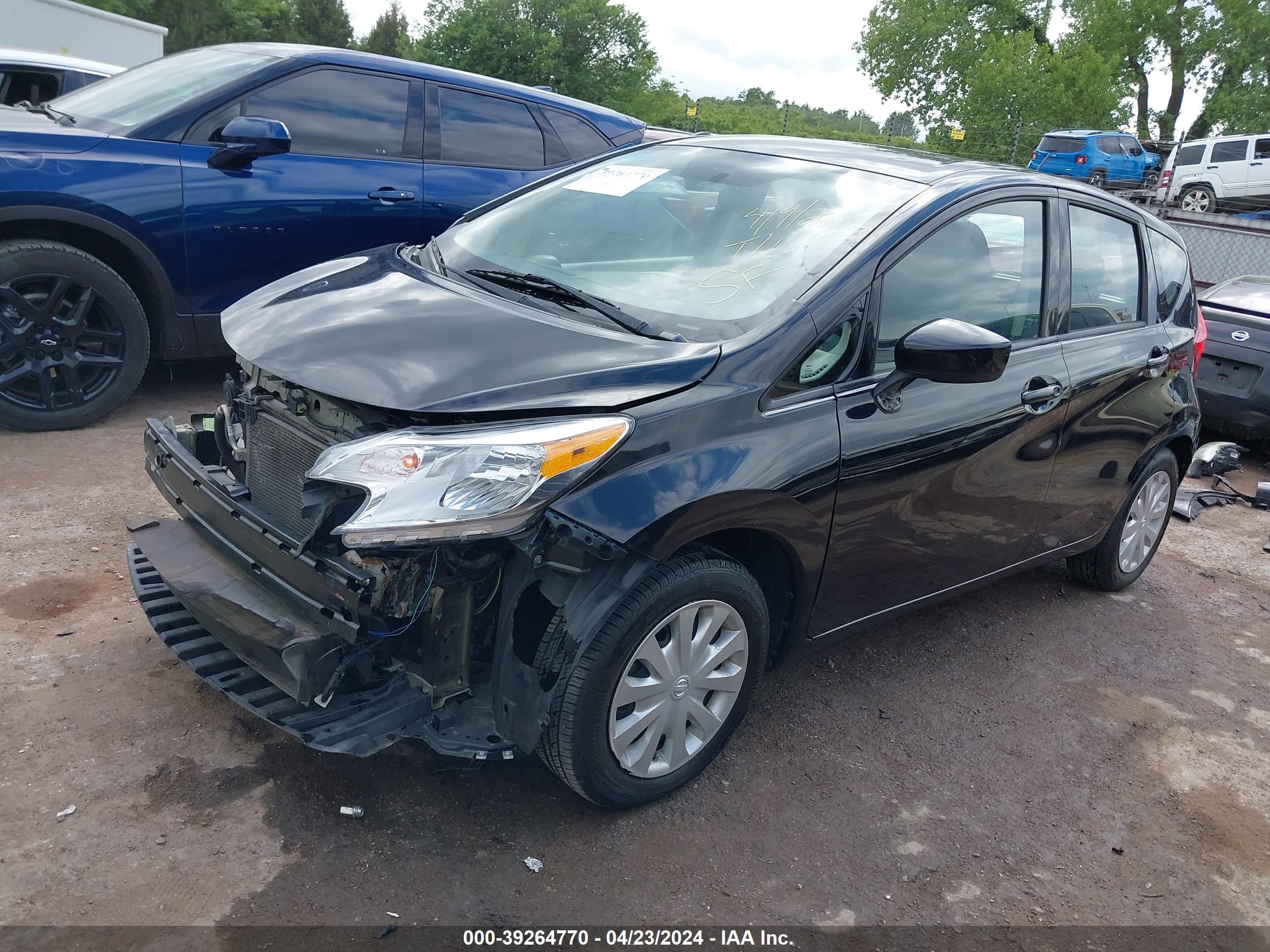 2015 NISSAN VERSA NOTE — VIN 3N1CE2CP2FL415418 — photo 2