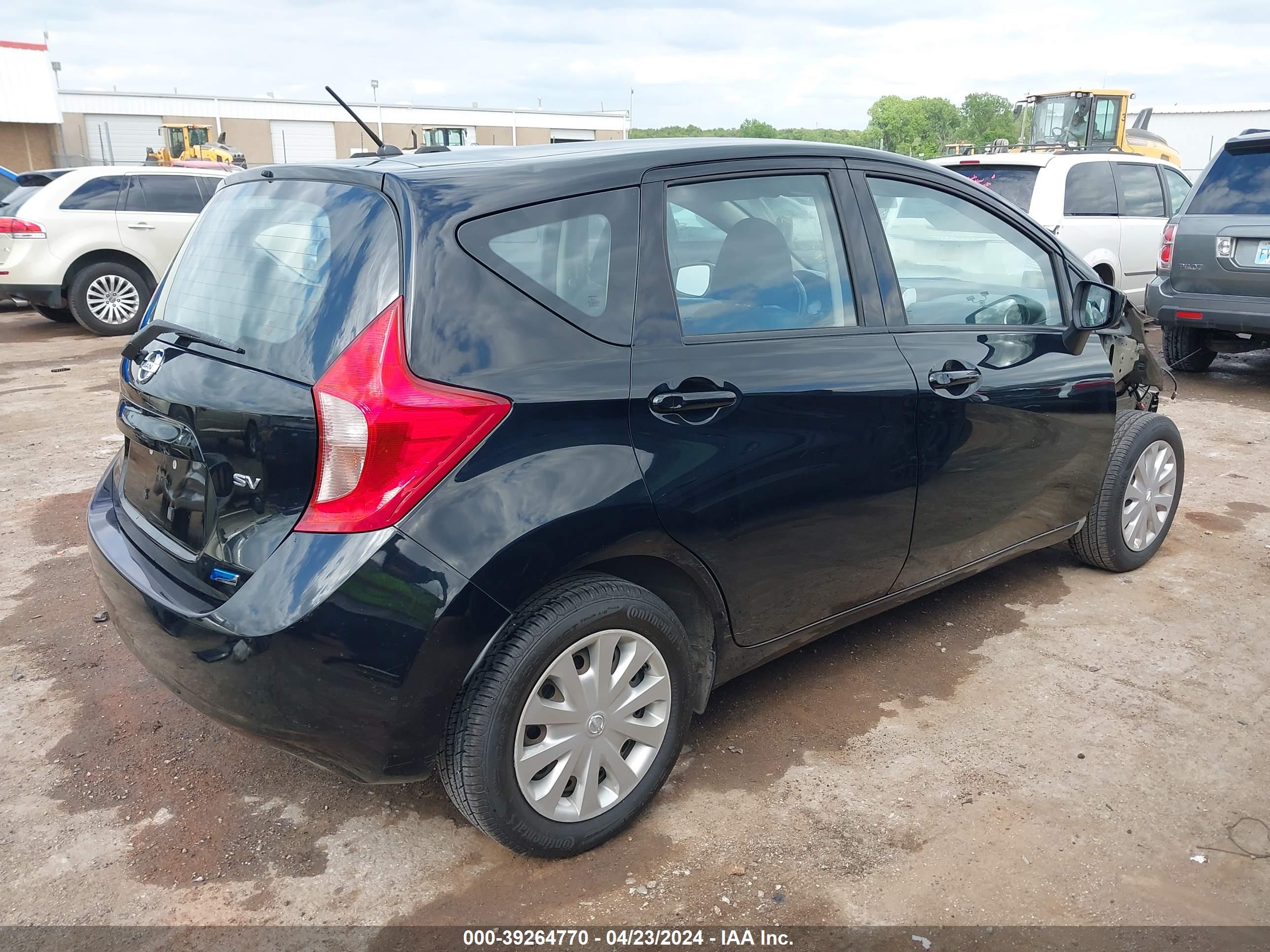 2015 NISSAN VERSA NOTE — VIN 3N1CE2CP2FL415418 — photo 4