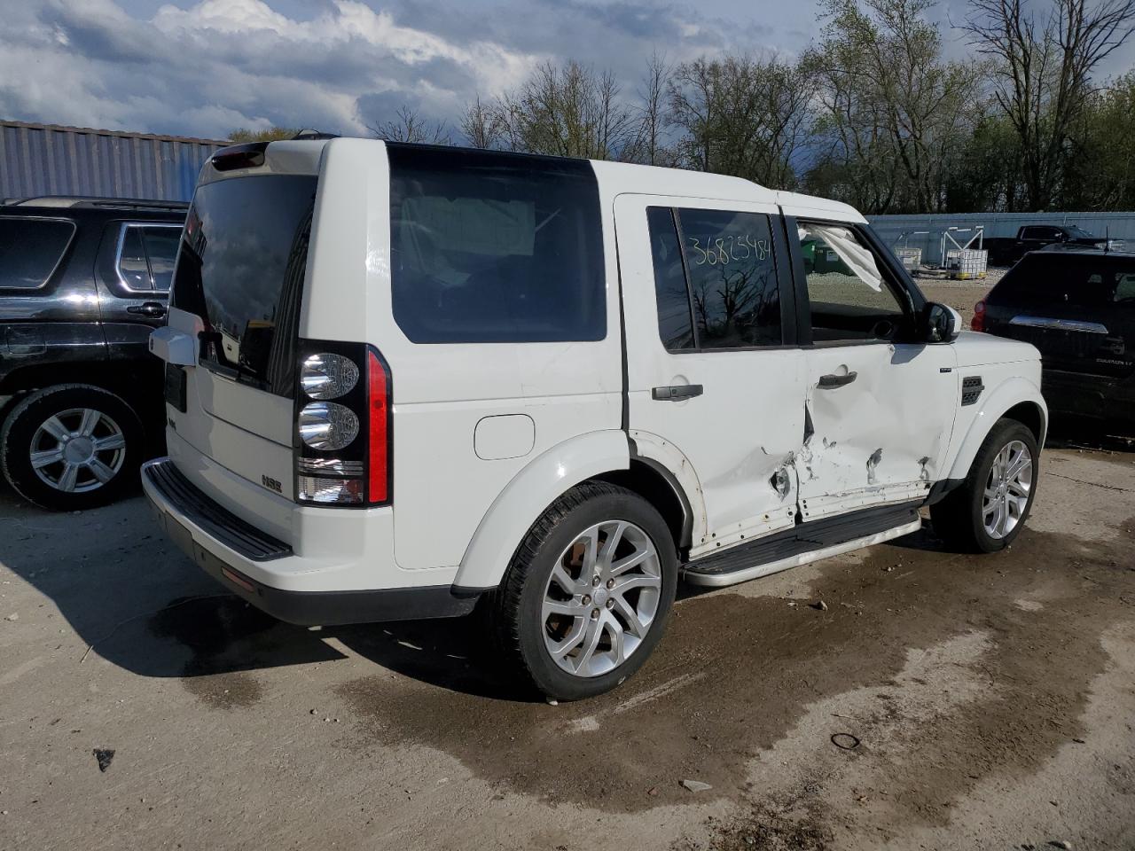 2016 LAND ROVER LR4 HSE — VIN SALAG2V64GA811290 — photo 3