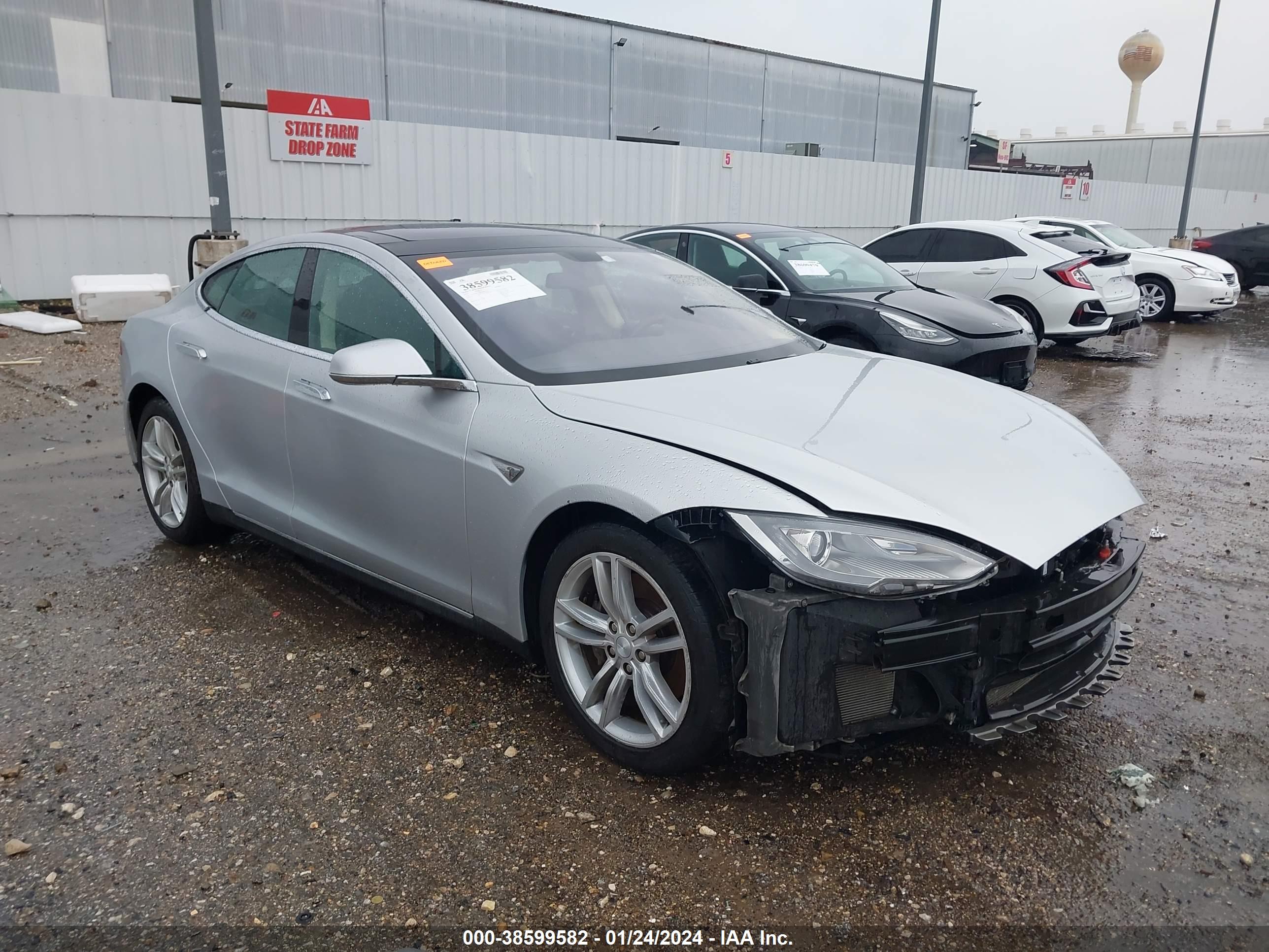 2013 TESLA MODEL S — VIN 5YJSA1DNXDFP27025 — photo 1 of 19