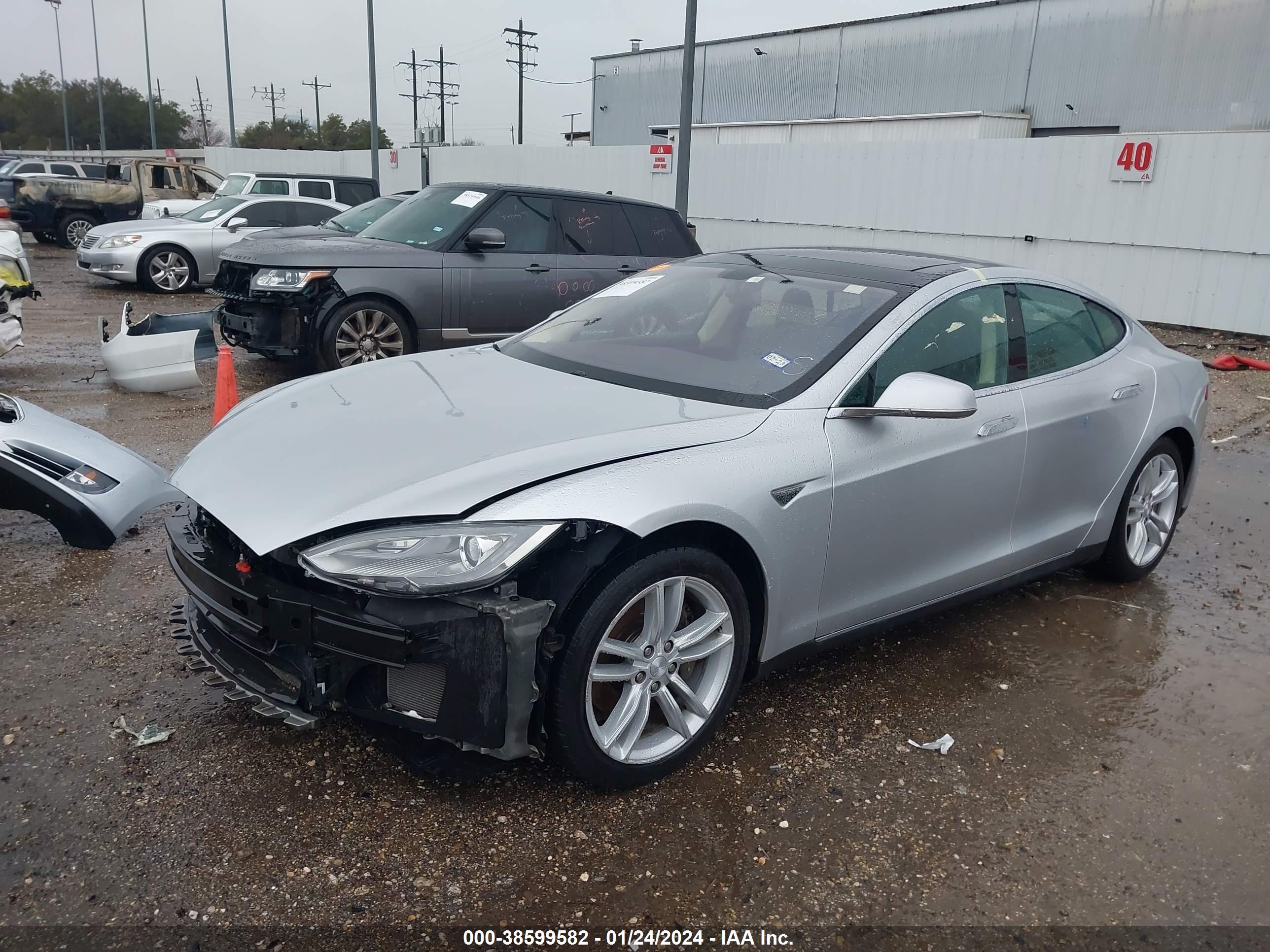 2013 TESLA MODEL S — VIN 5YJSA1DNXDFP27025 — photo 2