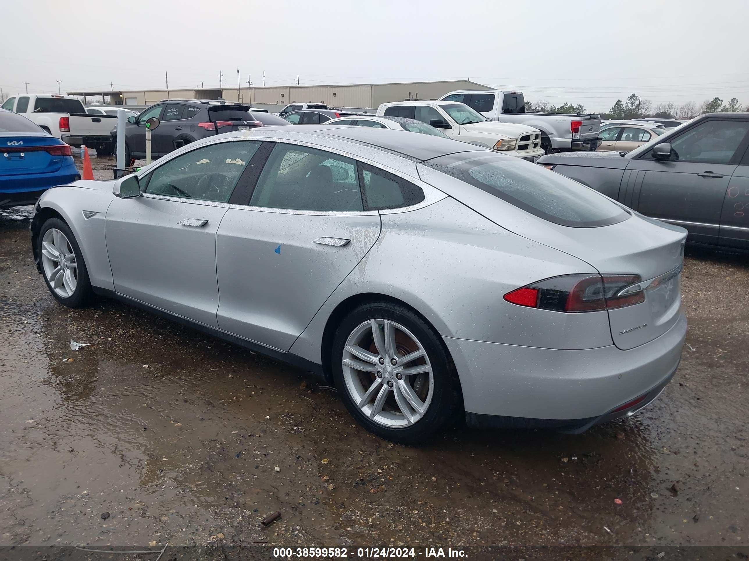 2013 TESLA MODEL S — VIN 5YJSA1DNXDFP27025 — photo 3