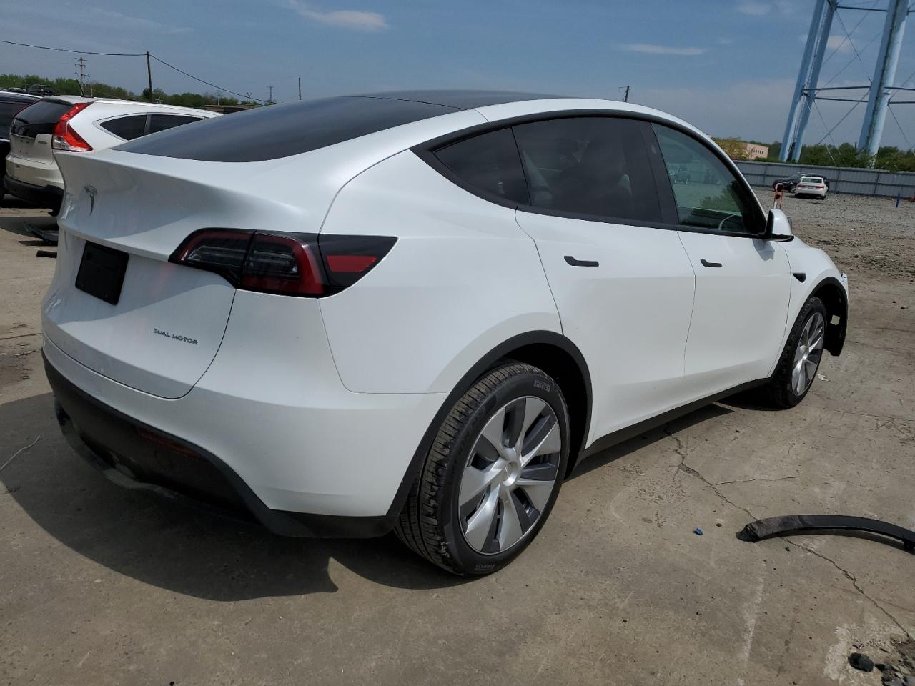 2024 TESLA MODEL Y — VIN 7SAYGDEEXRA245476 — photo 3