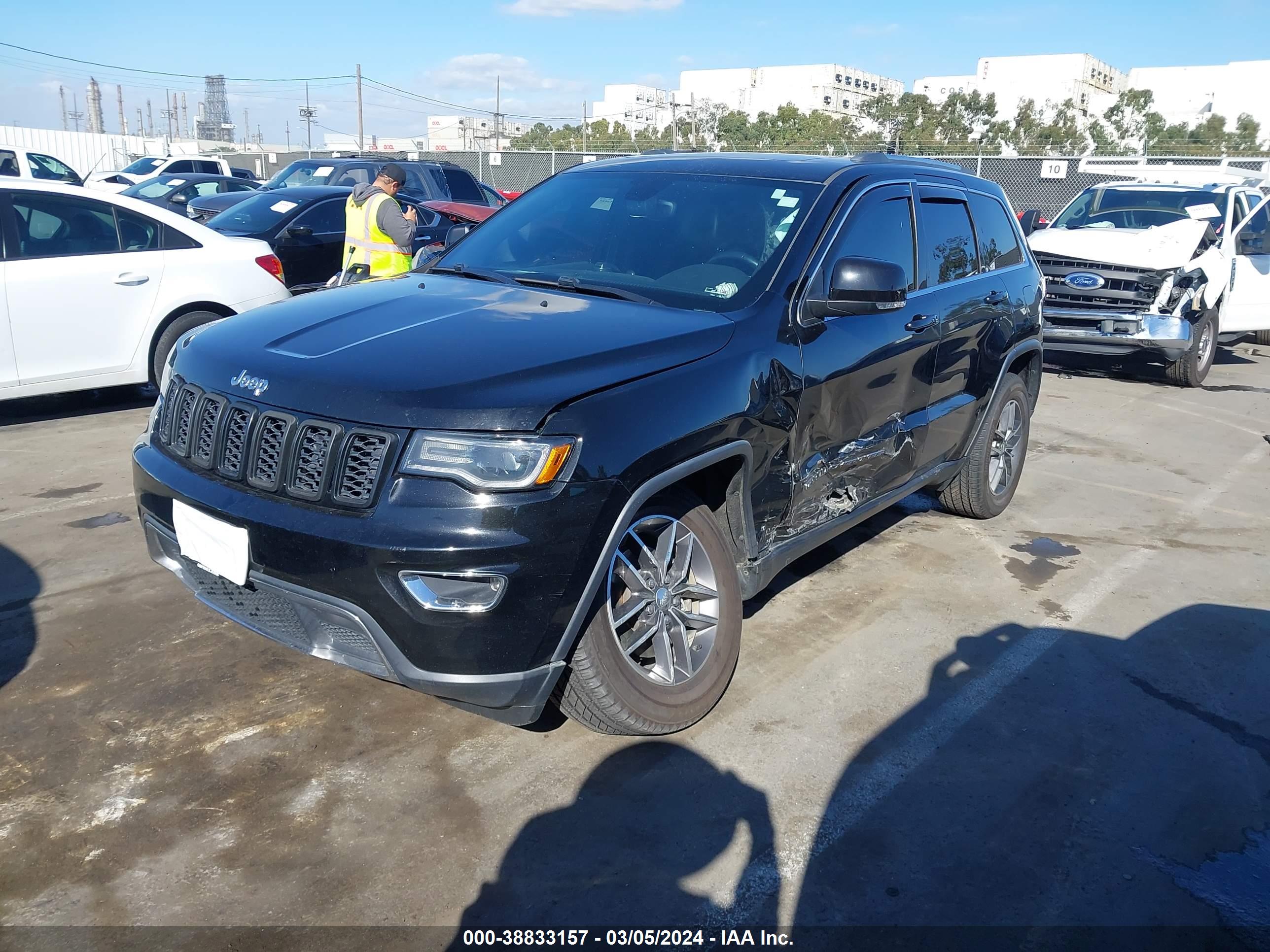 2017 JEEP GRAND CHEROKEE — VIN 1C4RJEBG8HC902885 — photo 2