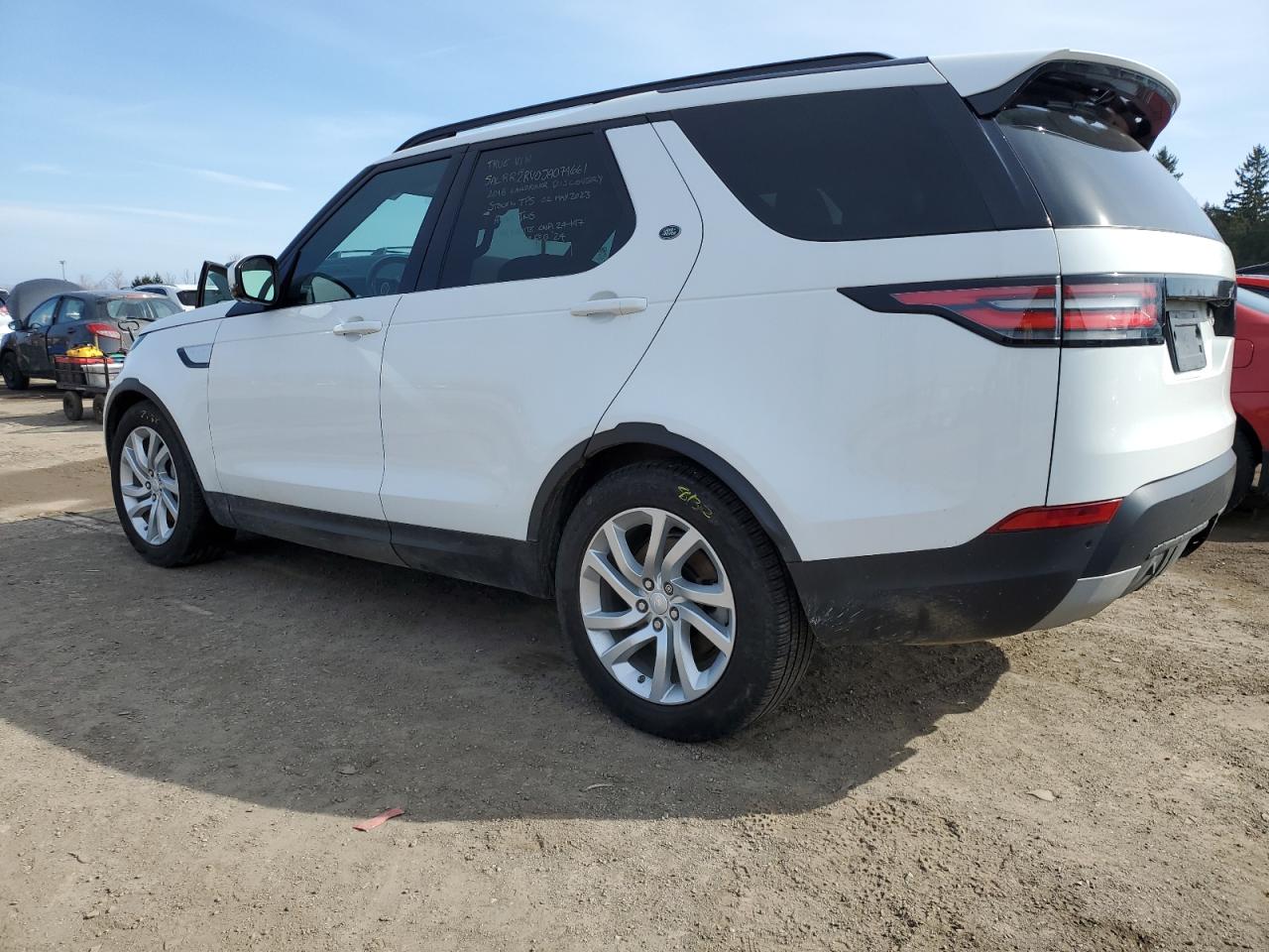 2018 LAND ROVER DISCOVERY — VIN SALRR2RV0JA074661 — photo 2