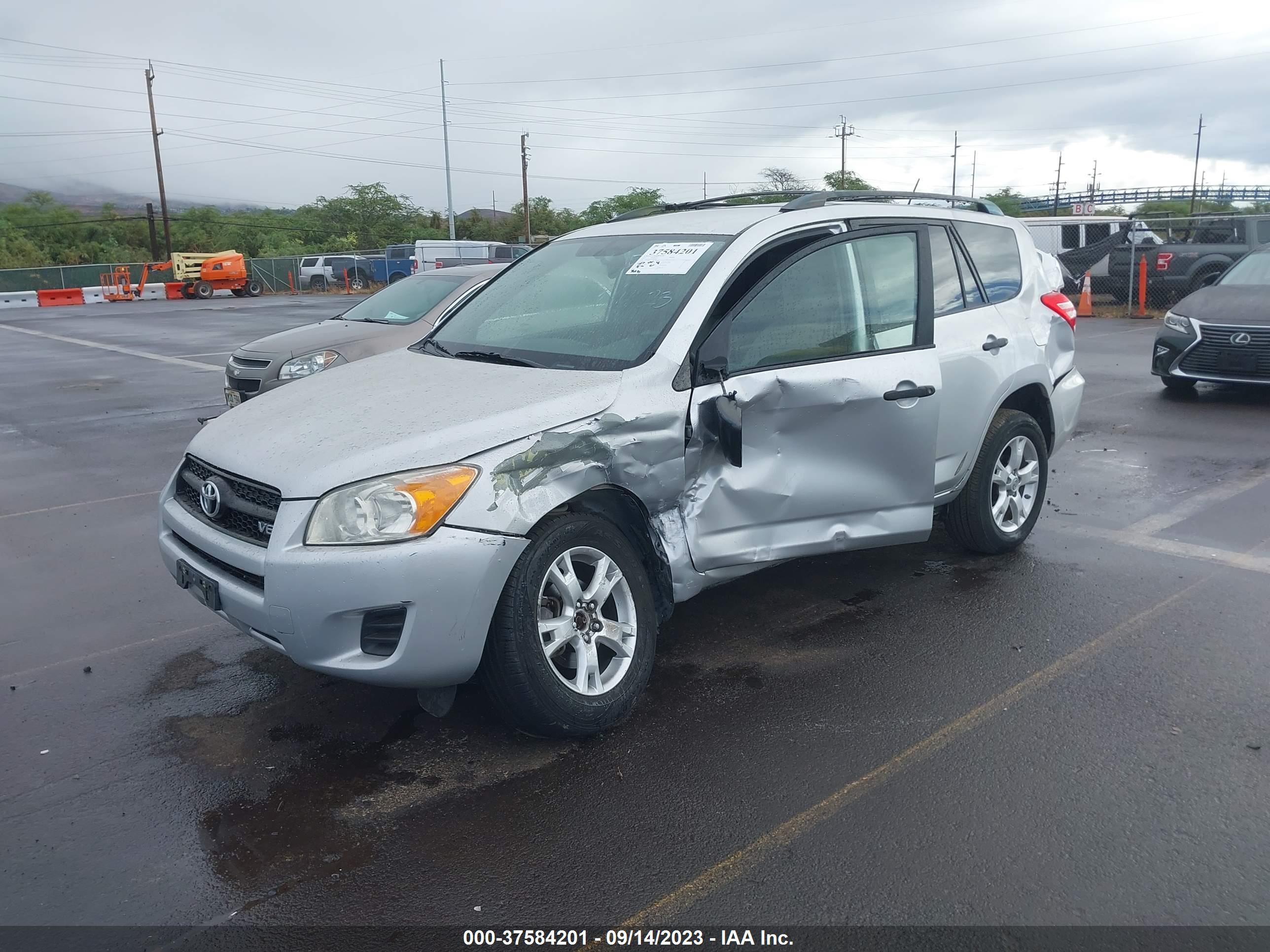 2010 TOYOTA RAV4 — VIN JTMZK4DV3AD003662 — photo 2