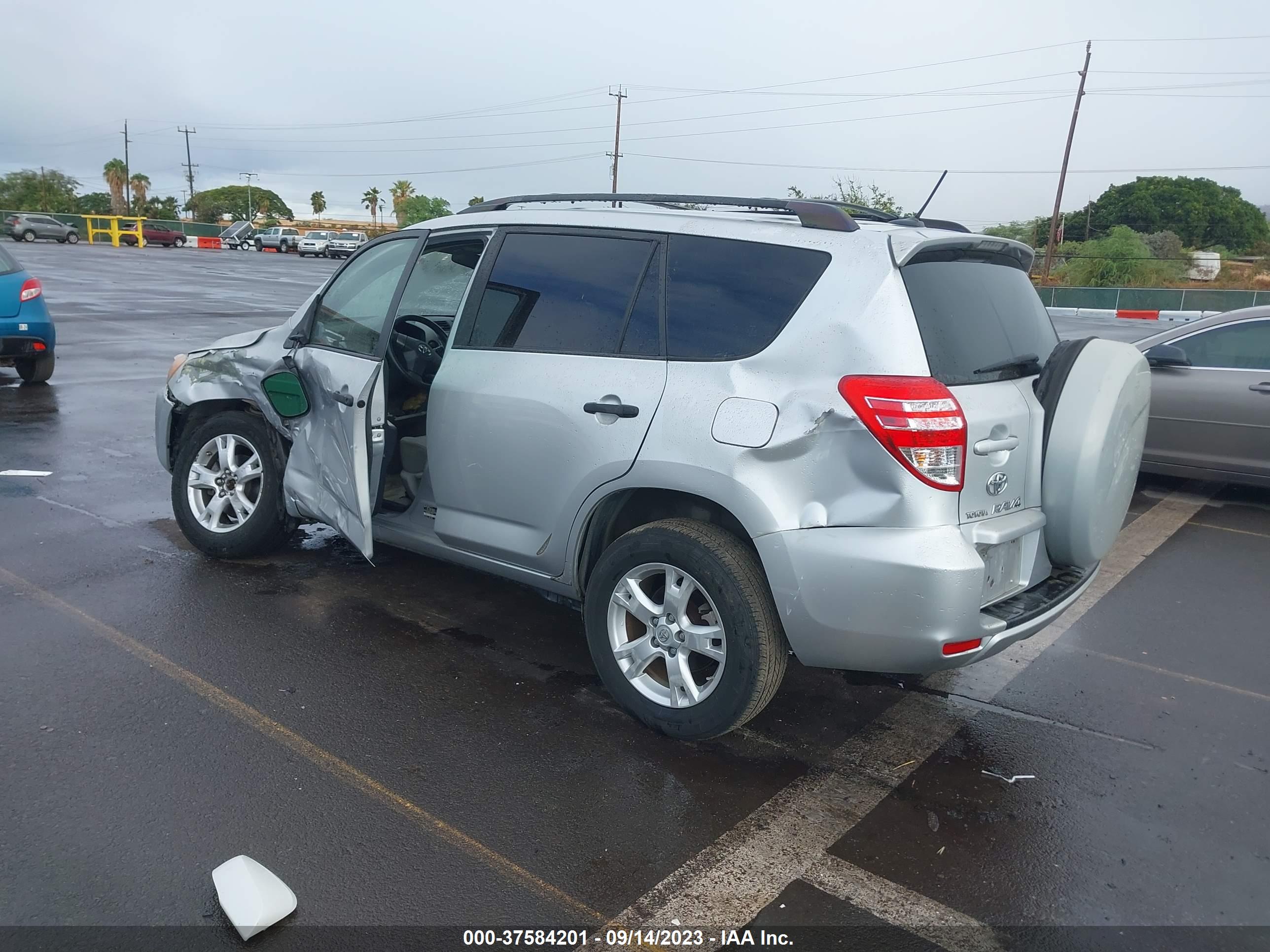 2010 TOYOTA RAV4 — VIN JTMZK4DV3AD003662 — photo 3