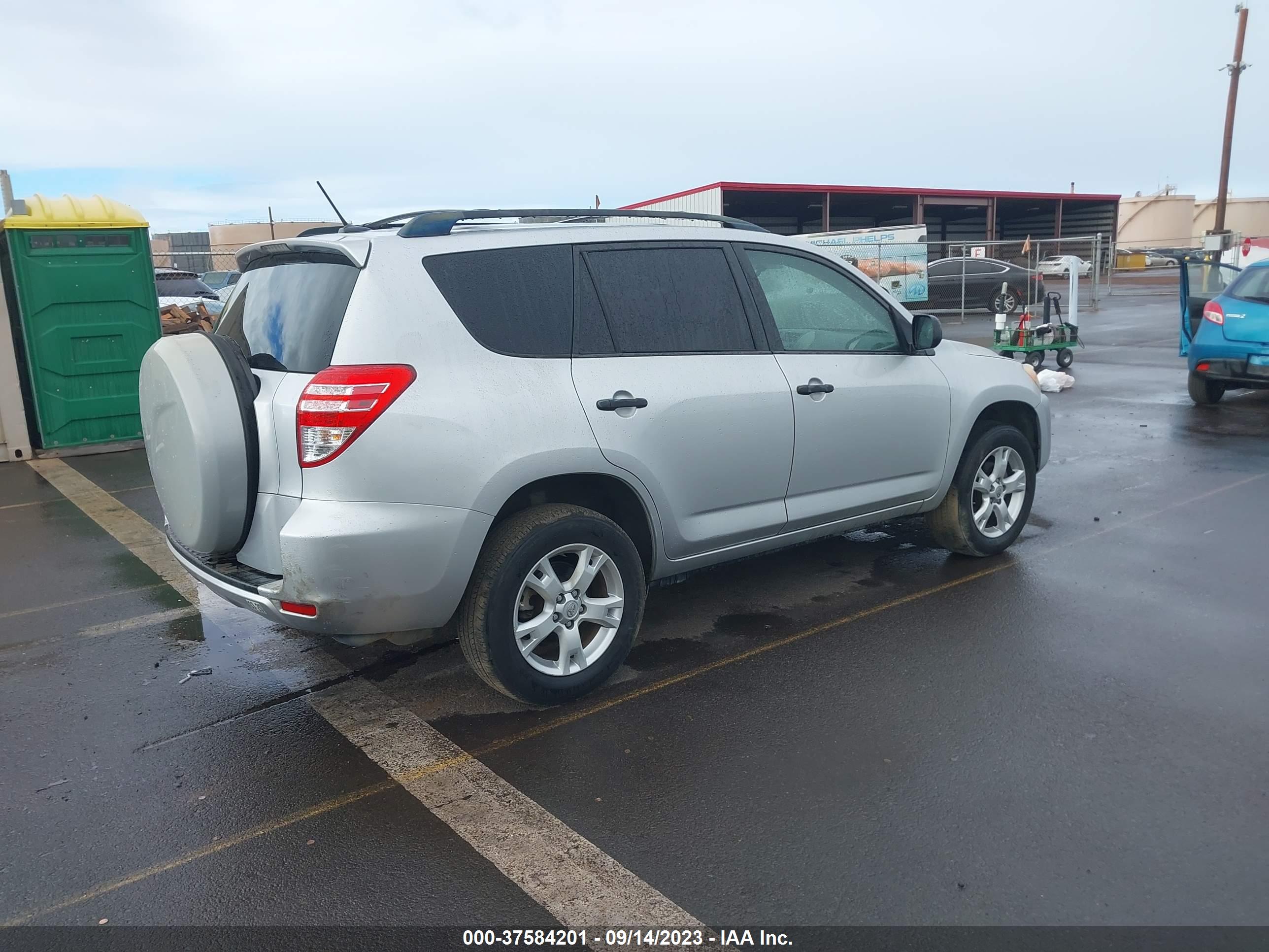 2010 TOYOTA RAV4 — VIN JTMZK4DV3AD003662 — photo 4