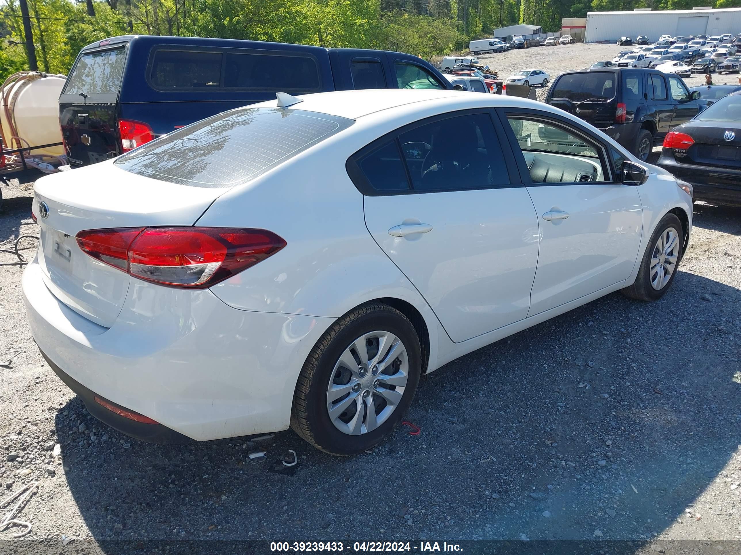 2017 KIA FORTE — VIN 3KPFK4A77HE080522 — photo 4