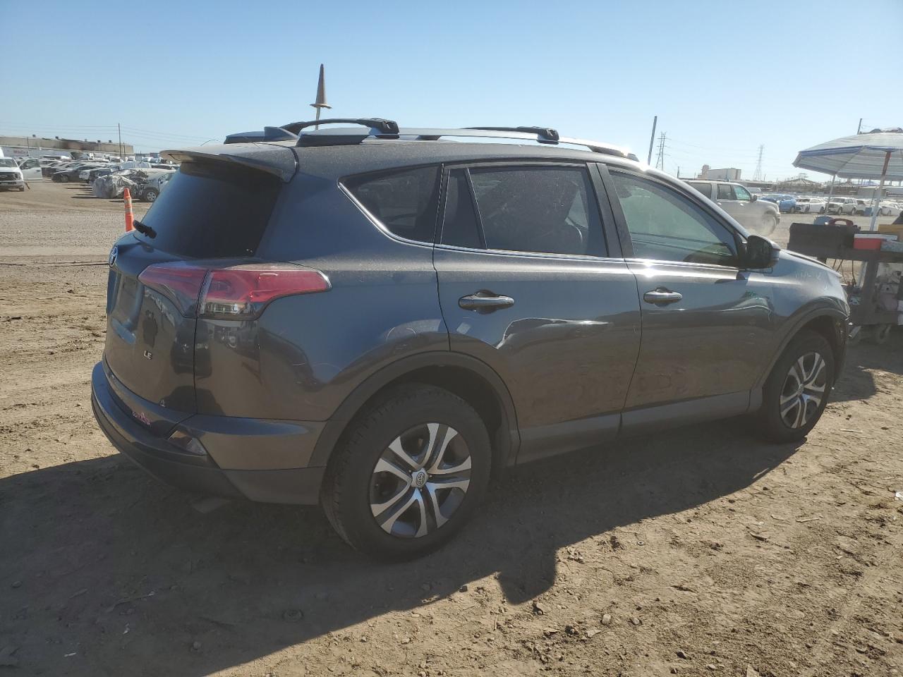 2017 TOYOTA RAV4 LE — VIN JTMZFREV4HJ710863 — photo 3