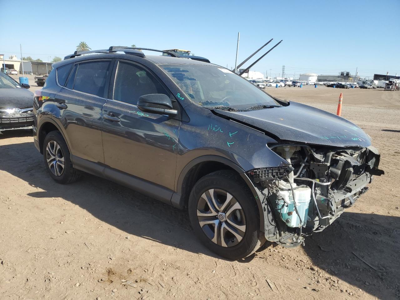 2017 TOYOTA RAV4 LE — VIN JTMZFREV4HJ710863 — photo 4