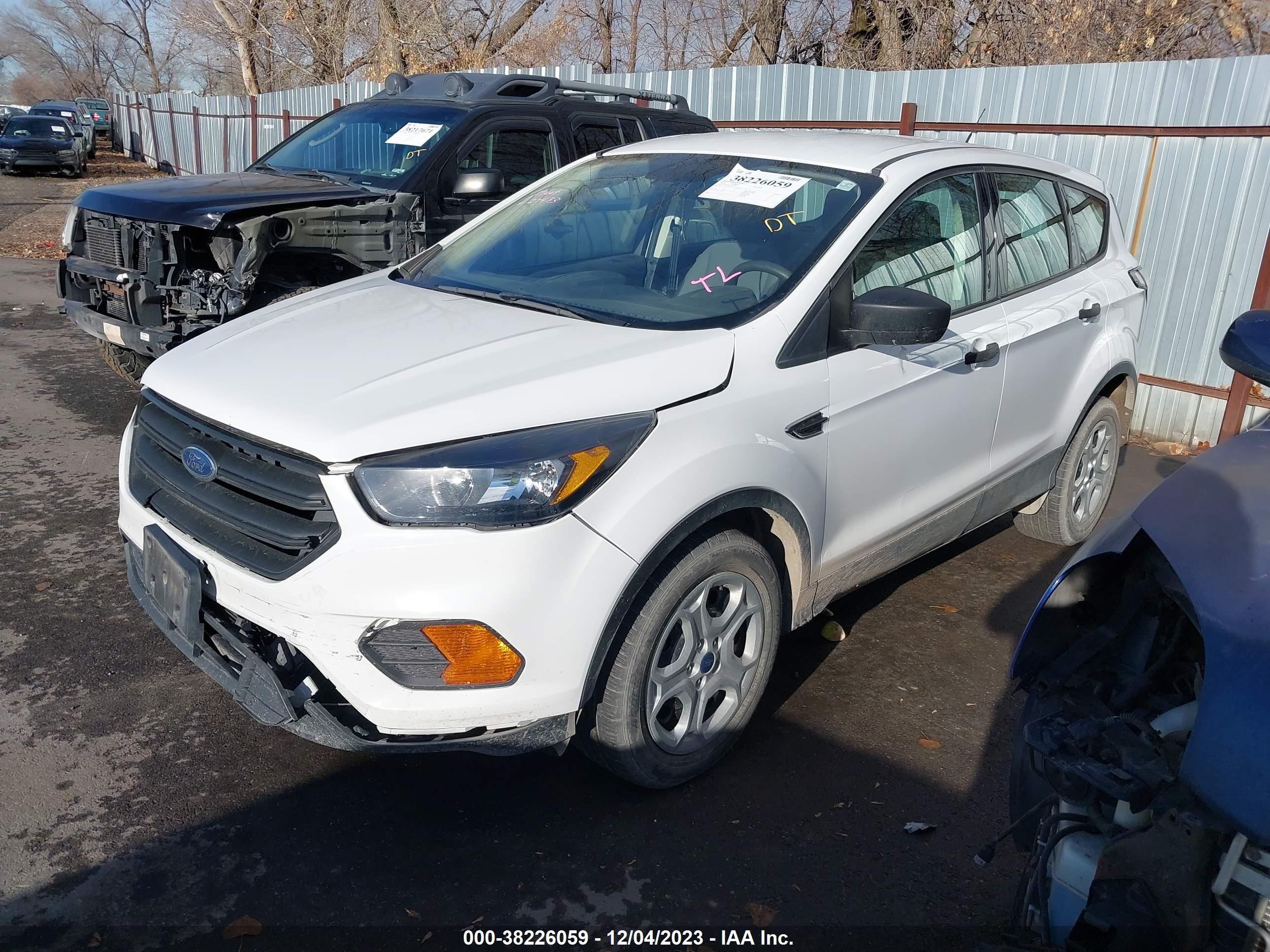 2018 FORD ESCAPE — VIN 1FMCU0F73JUD60679 — photo 2