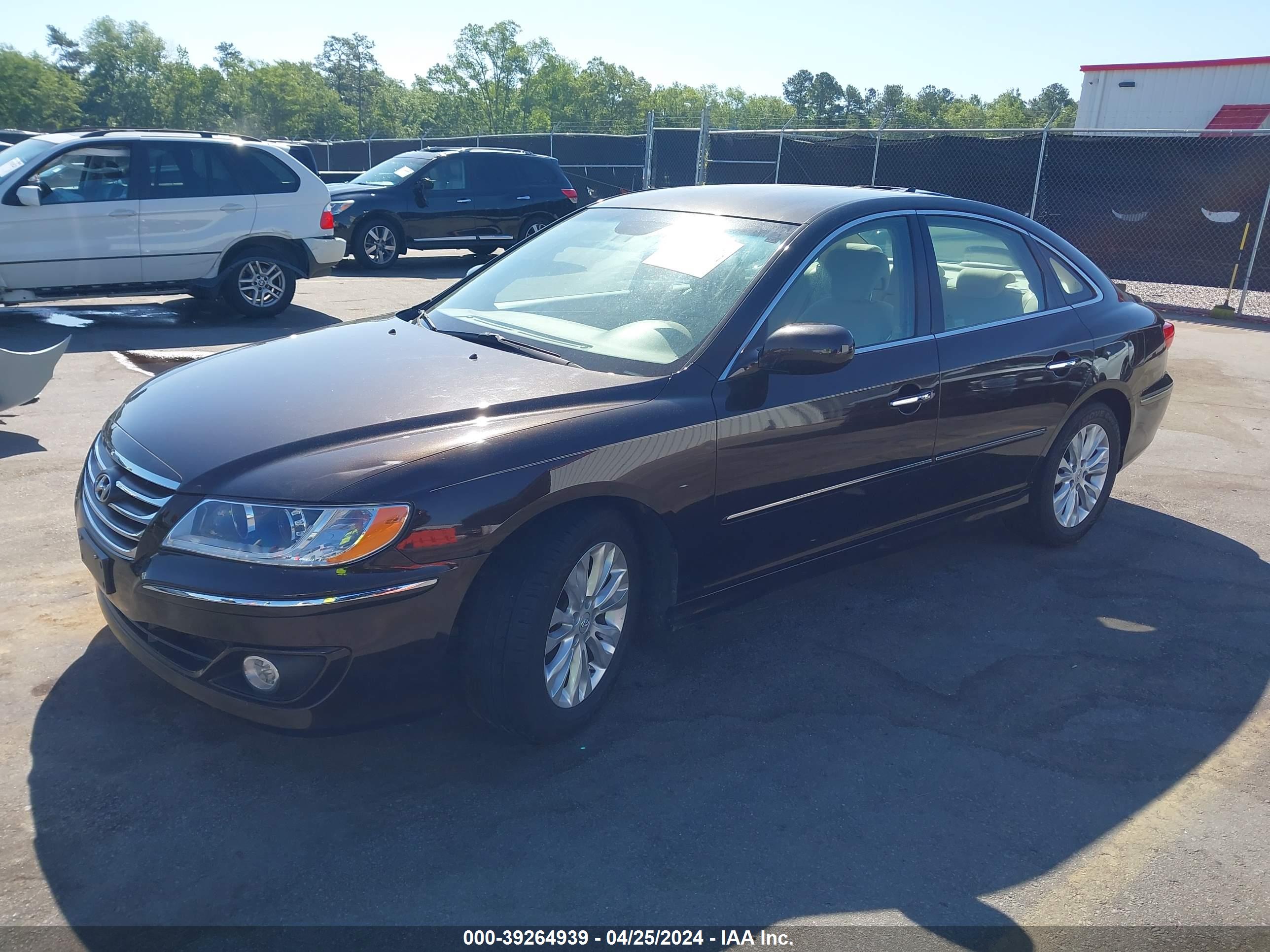 2011 HYUNDAI AZERA — VIN KMHFC4DD6BA536336 — photo 2