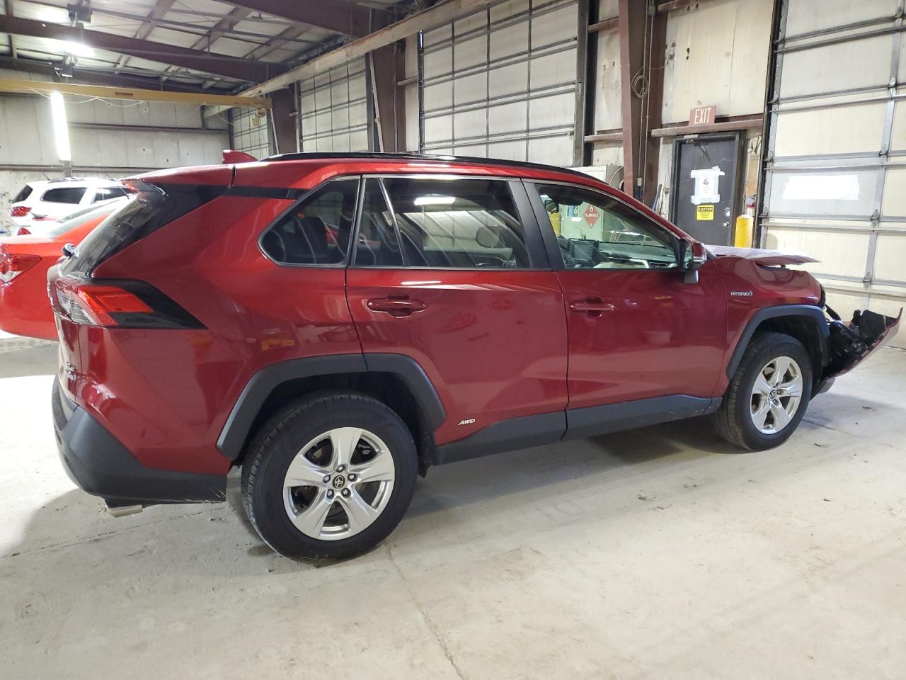 2019 TOYOTA RAV4 XLE — VIN JTMRWRFVXKJ018810 — photo 3