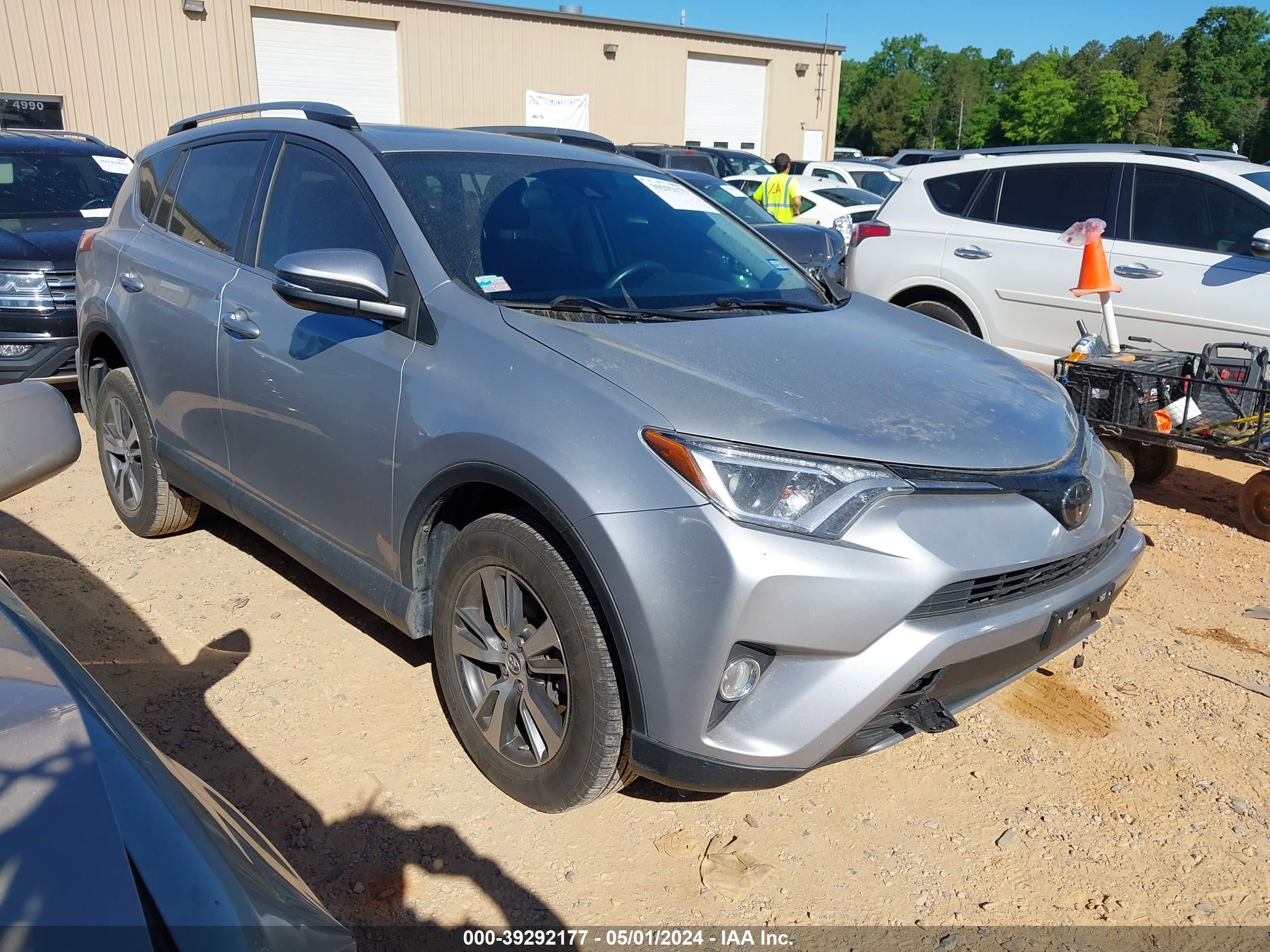 2018 TOYOTA RAV4 — VIN 2T3WFREVXJW468865 — photo 1 of 17