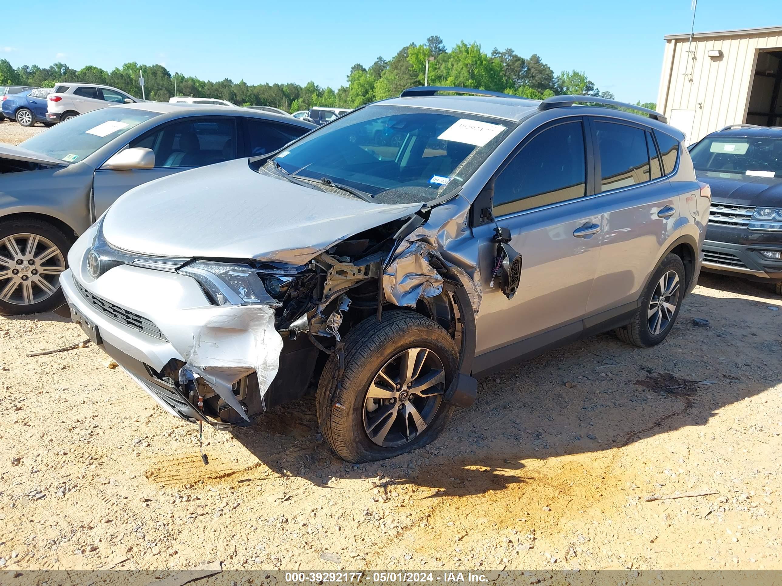2018 TOYOTA RAV4 — VIN 2T3WFREVXJW468865 — photo 2