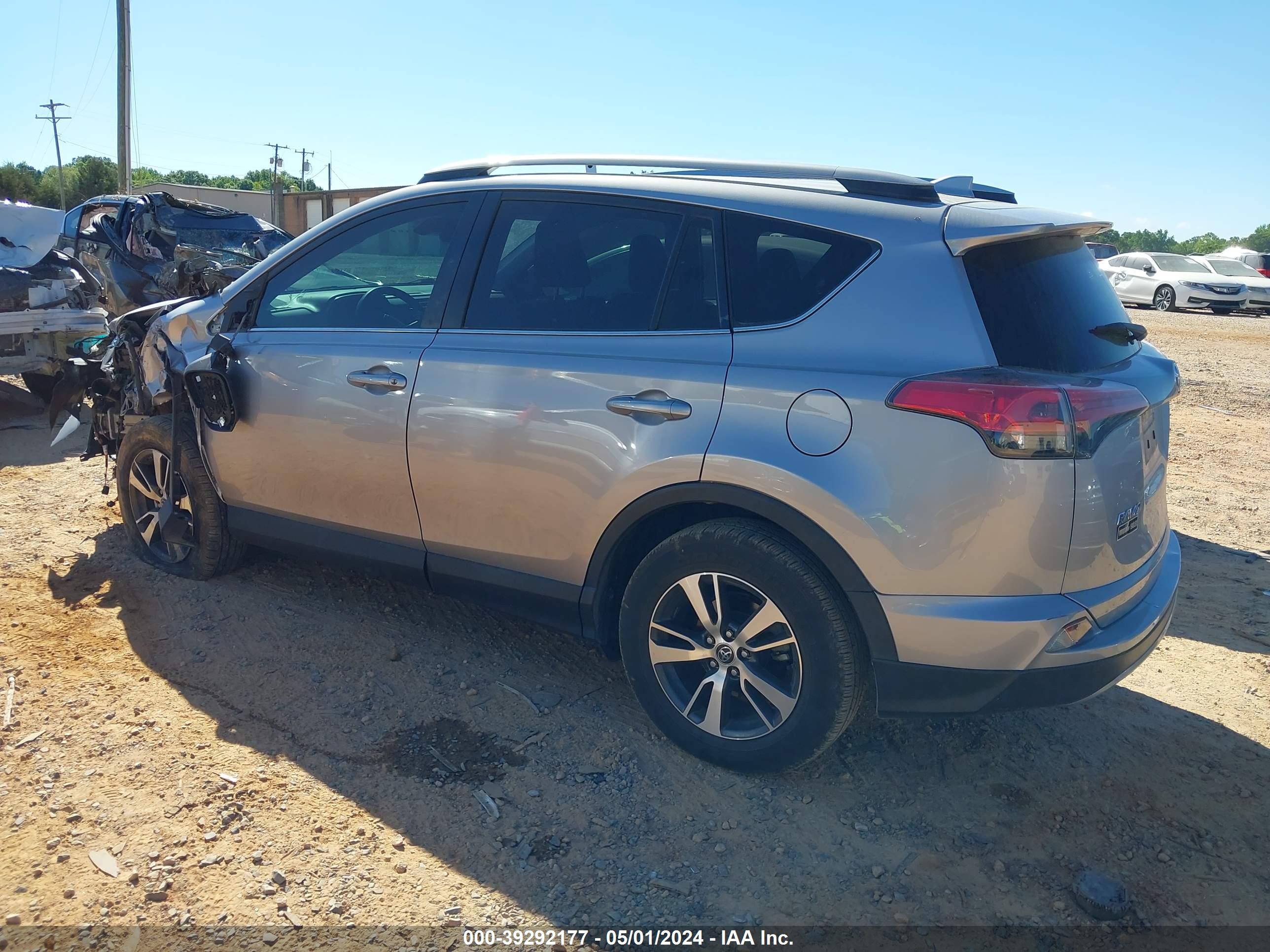 2018 TOYOTA RAV4 — VIN 2T3WFREVXJW468865 — photo 3