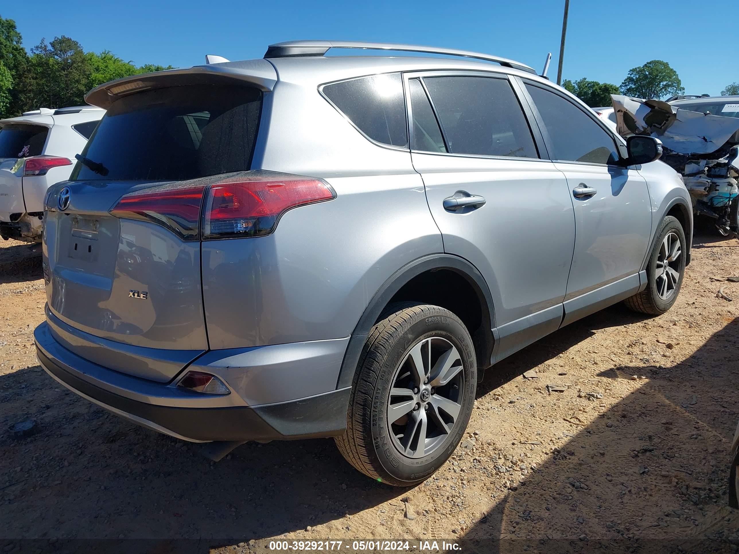 2018 TOYOTA RAV4 — VIN 2T3WFREVXJW468865 — photo 4
