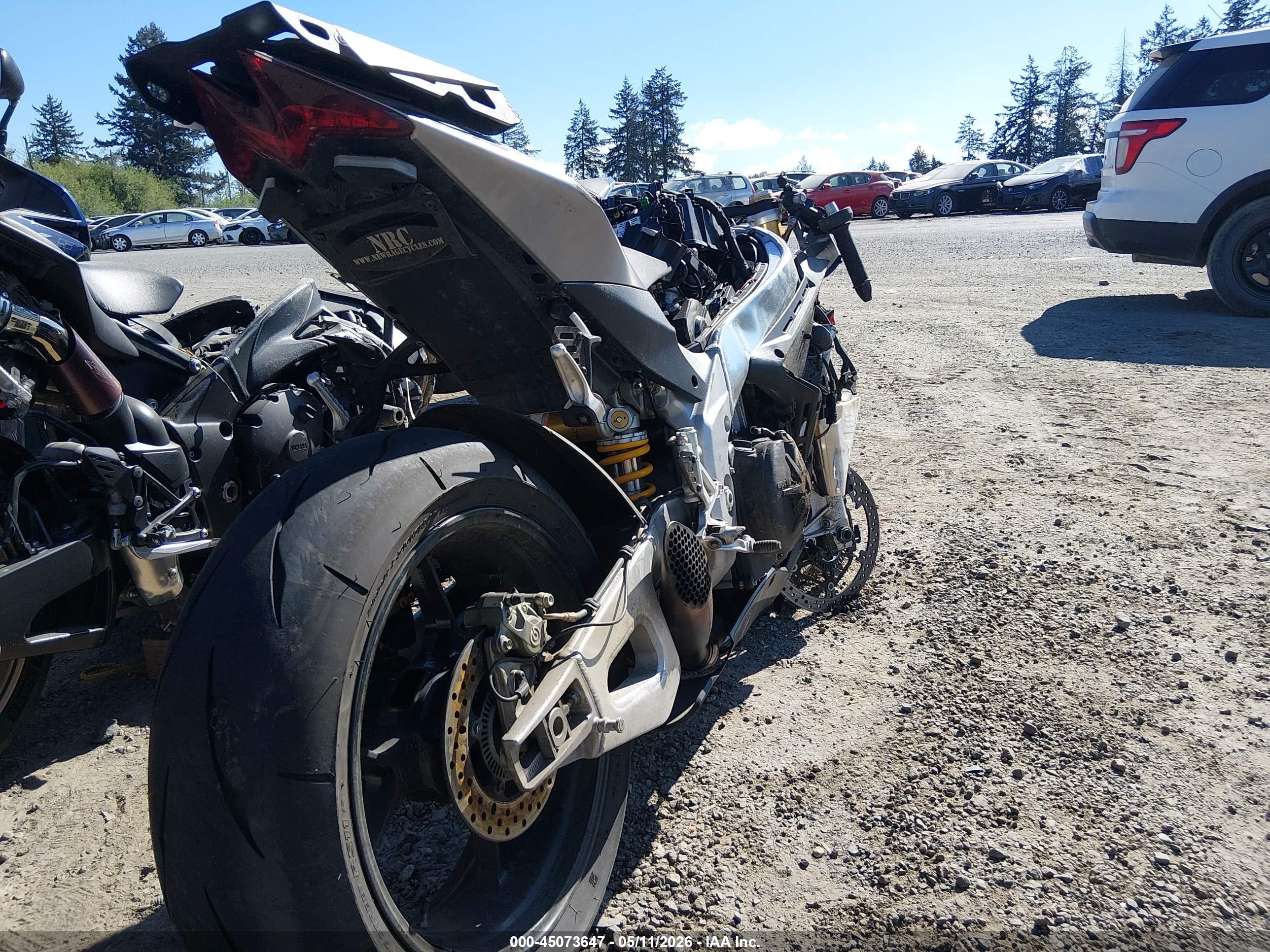 2021 APRILIA rsv — VIN ZD4KYUA02MS000040 — photo 4