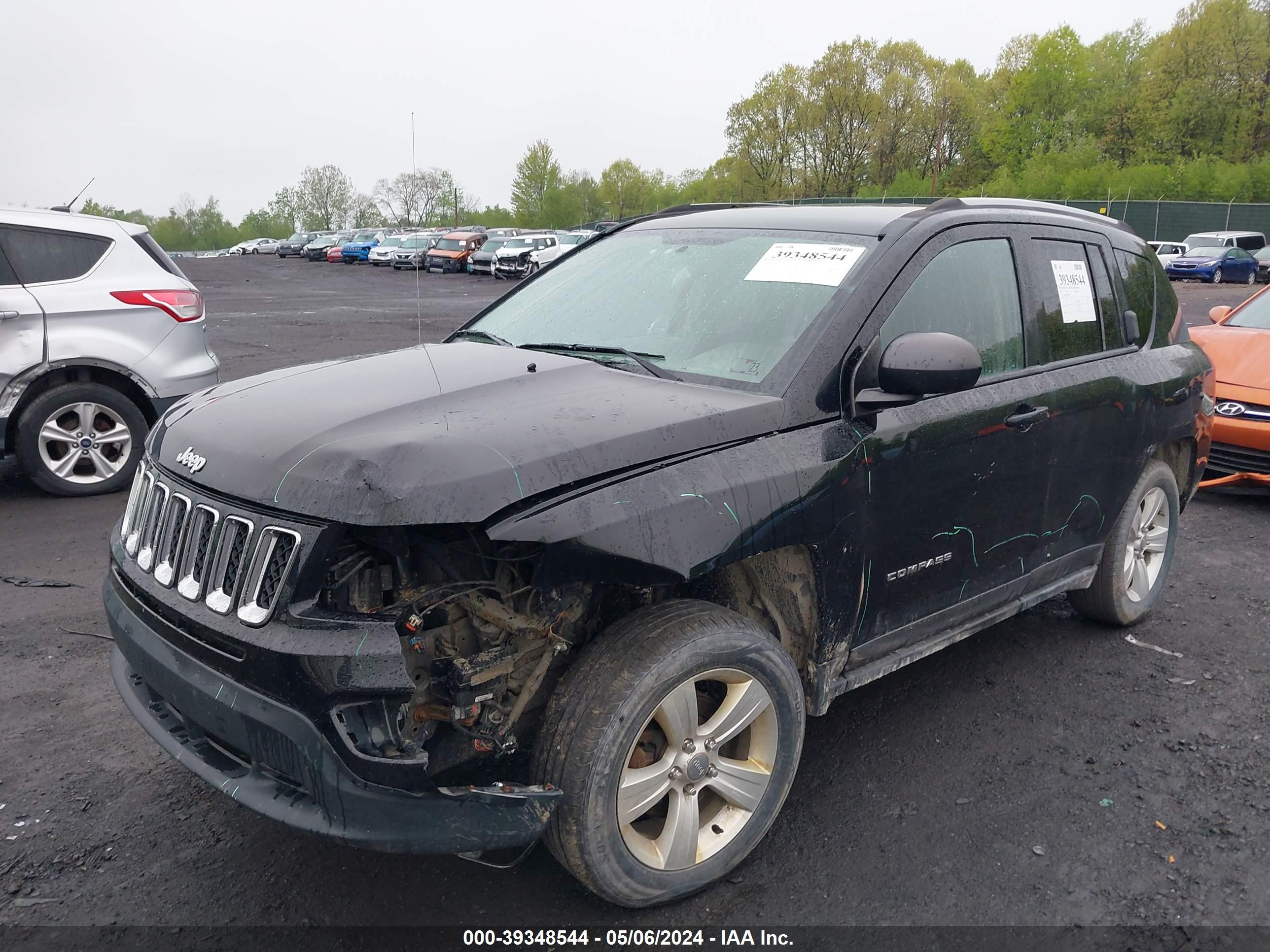 2015 JEEP COMPASS — VIN 1C4NJDBB9FD416588 — photo 2