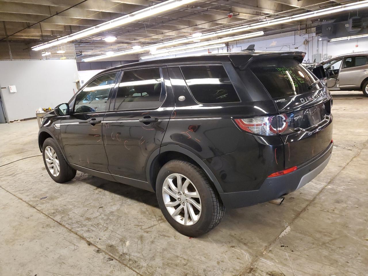 2016 LAND ROVER DISCOVERY — VIN SALCR2BG3GH588425 — photo 2