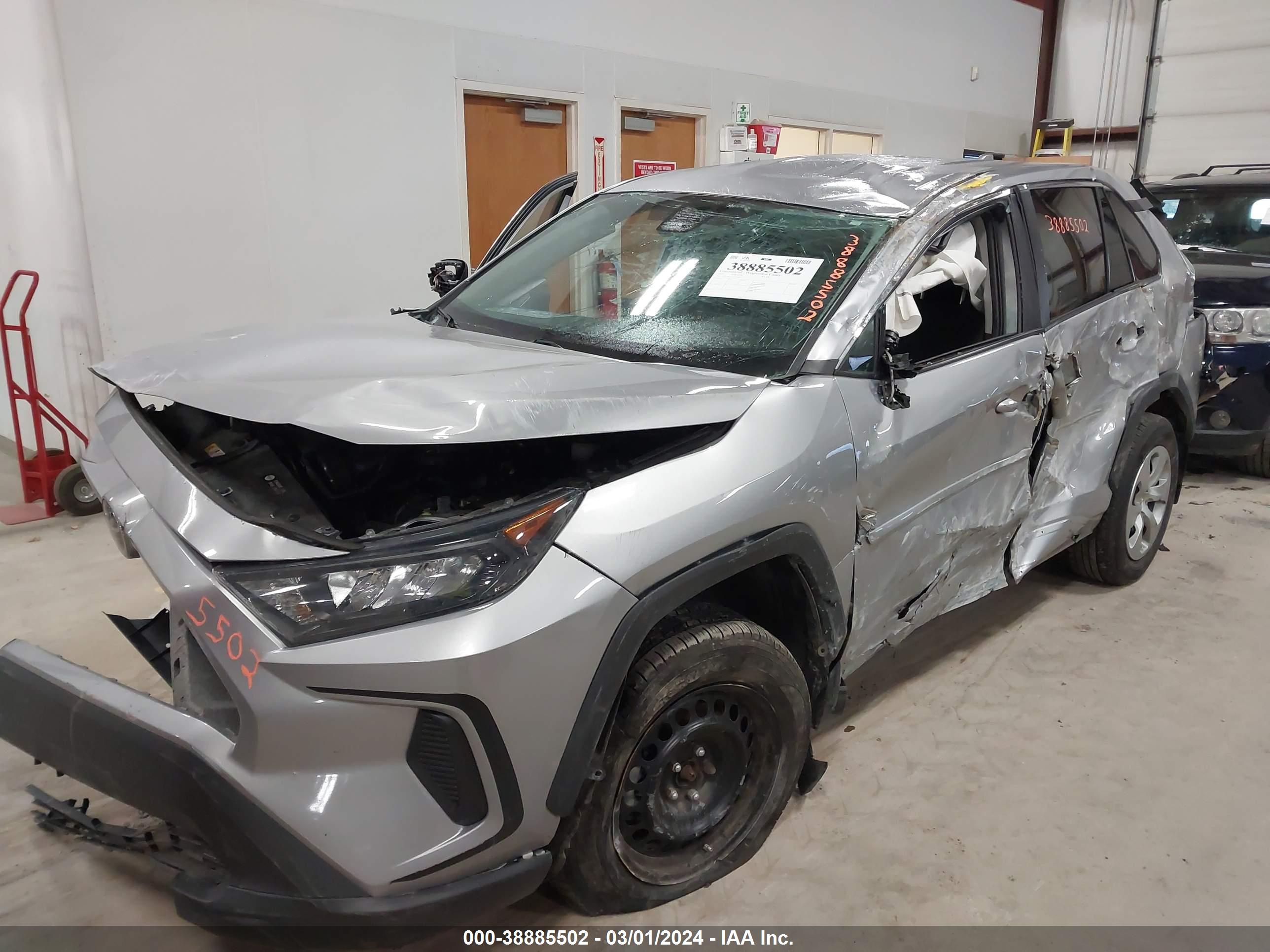 2022 TOYOTA RAV4 — VIN 2T3G1RFV3NC310831 — photo 2