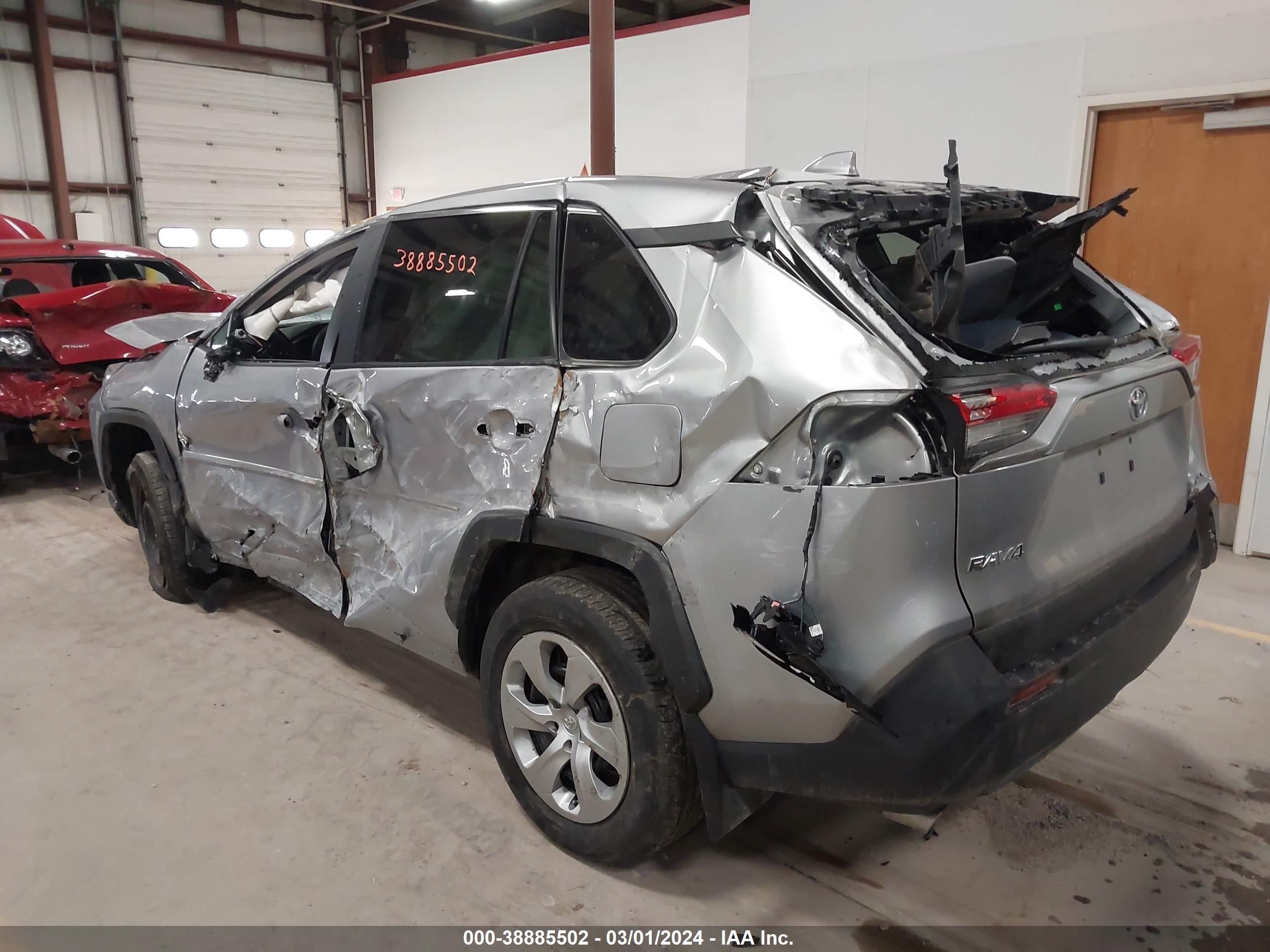 2022 TOYOTA RAV4 — VIN 2T3G1RFV3NC310831 — photo 3