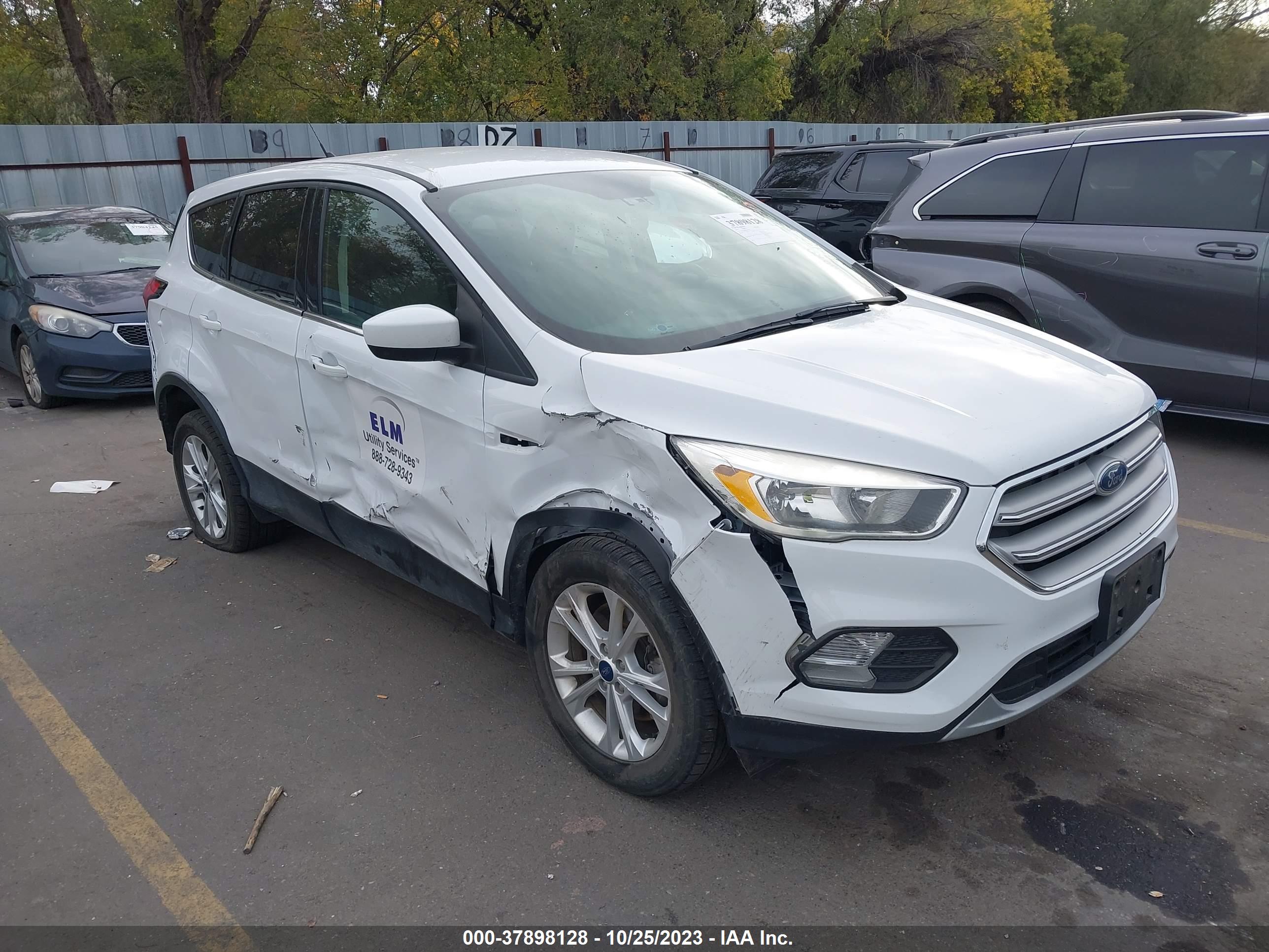 2019 FORD ESCAPE — VIN 1FMCU9GD0KUB31452 — photo 1 of 16