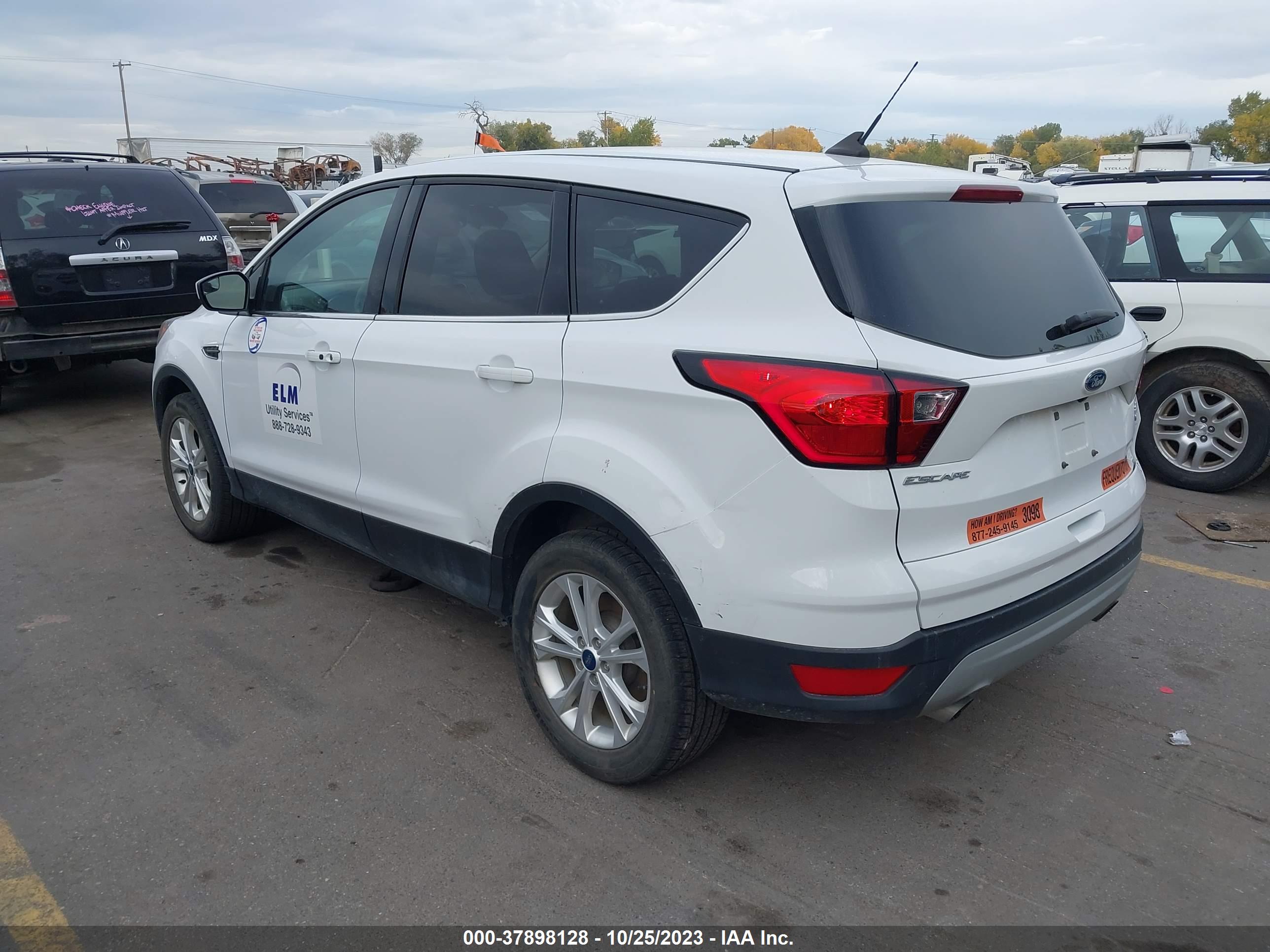 2019 FORD ESCAPE — VIN 1FMCU9GD0KUB31452 — photo 3