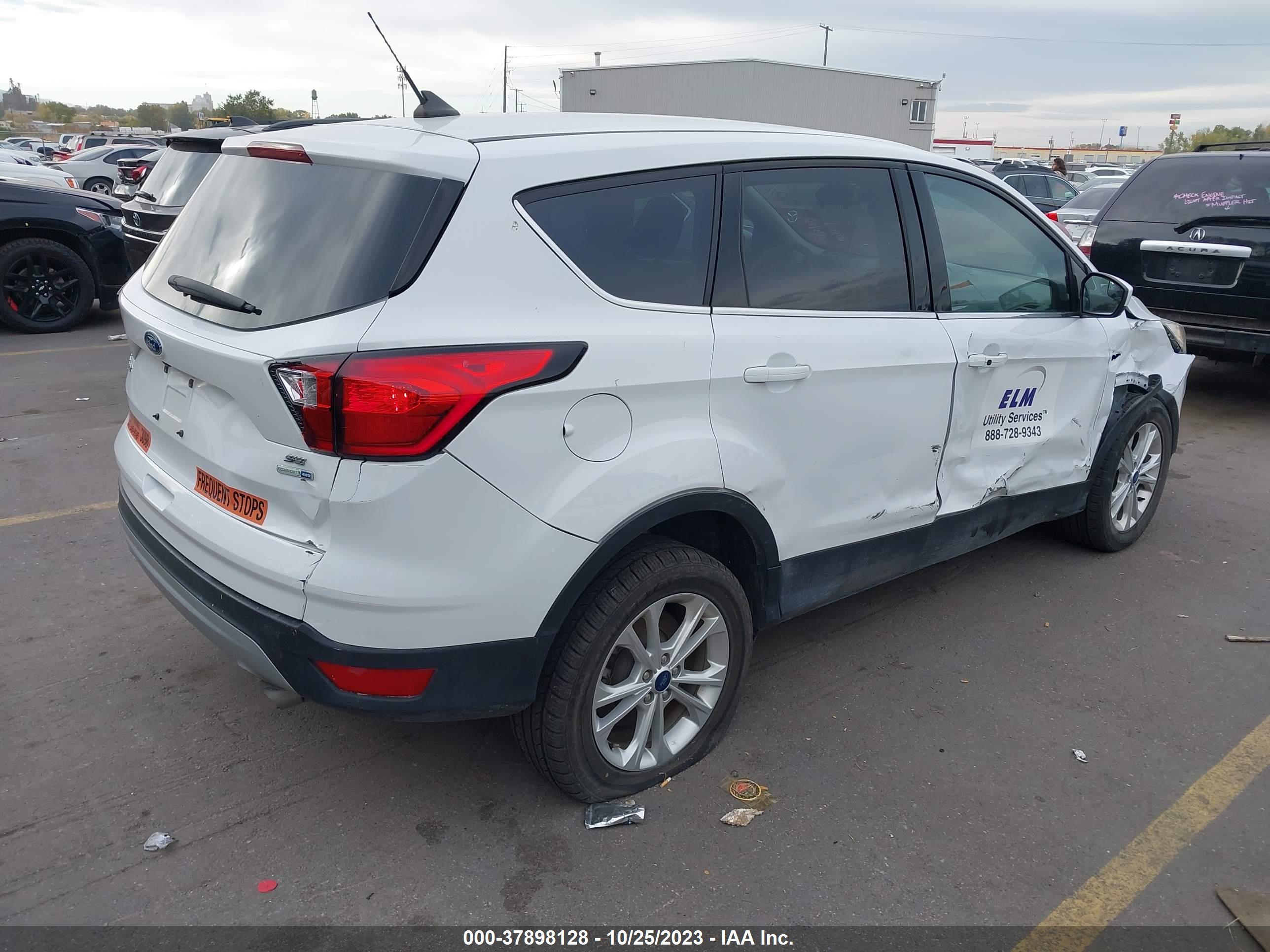 2019 FORD ESCAPE — VIN 1FMCU9GD0KUB31452 — photo 4