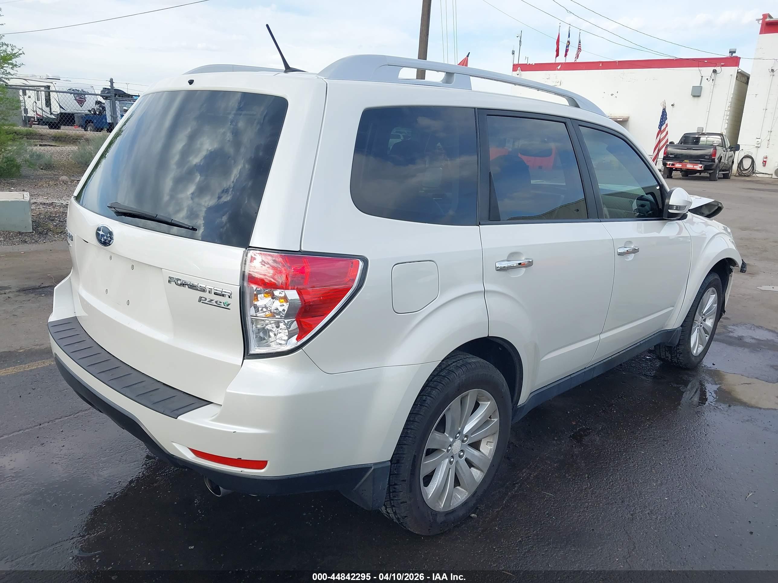 2012 SUBARU Forester — VIN JF2SHAGC4CH444237 — photo 4