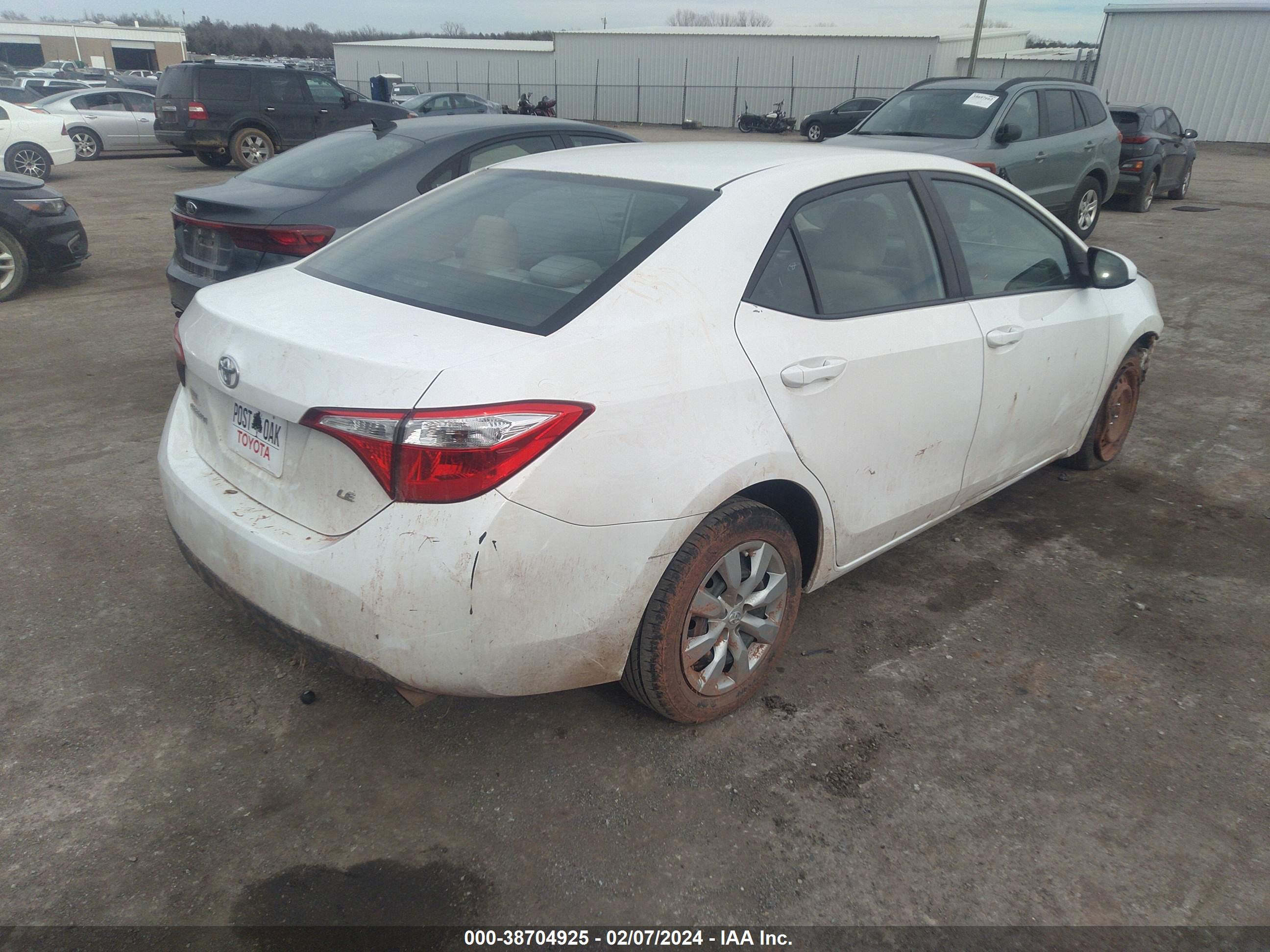 2016 TOYOTA COROLLA — VIN 5YFBURHE4GP410639 — photo 4
