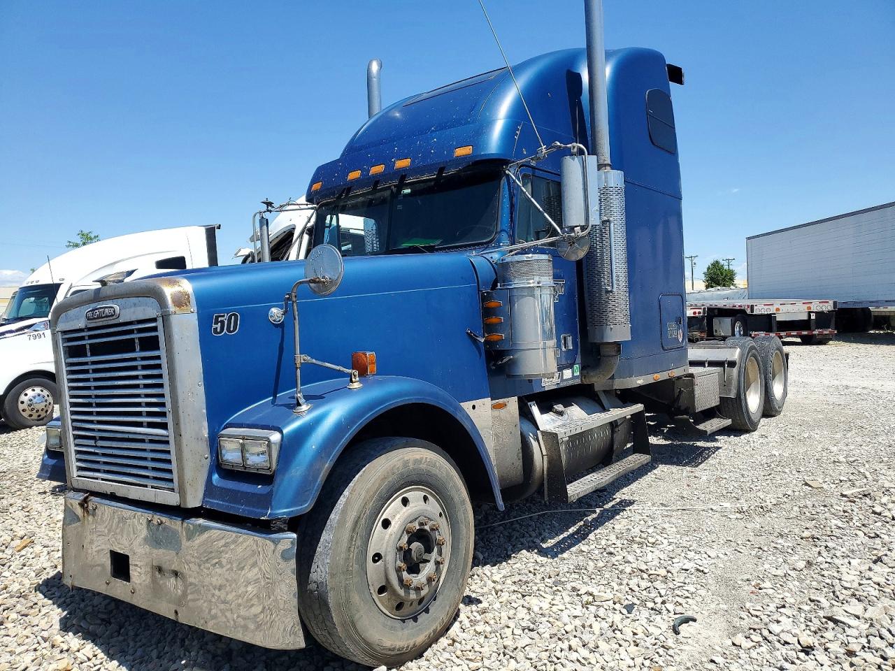2000 FREIGHTLINER Long Conv. — VIN 1FUPCDYB4YPG54792 — photo 2