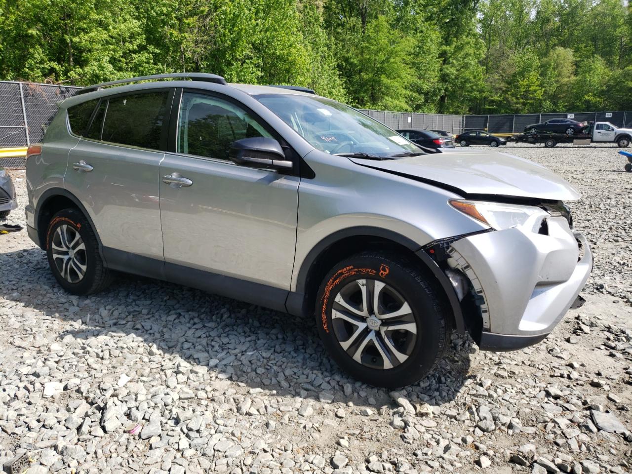 2017 TOYOTA RAV4 LE — VIN 2T3BFREV1HW542134 — photo 4