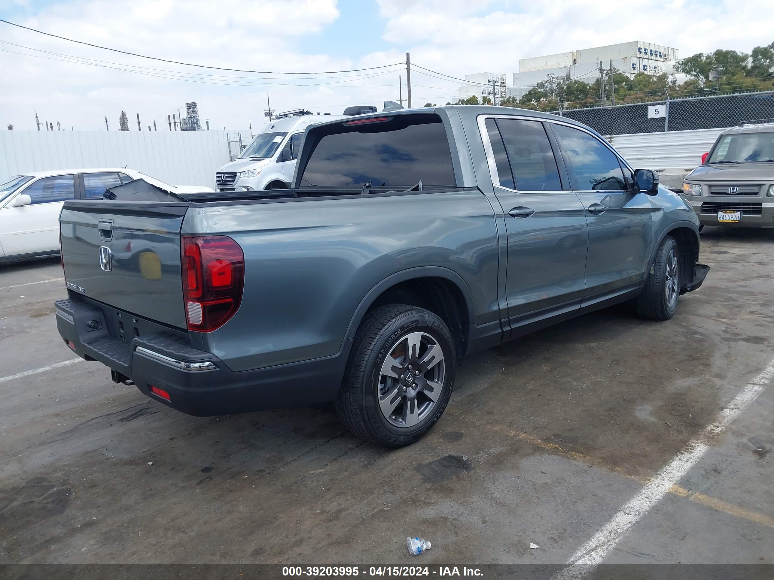 2017 HONDA RIDGELINE — VIN 5FPYK2F63HB001488 — photo 4