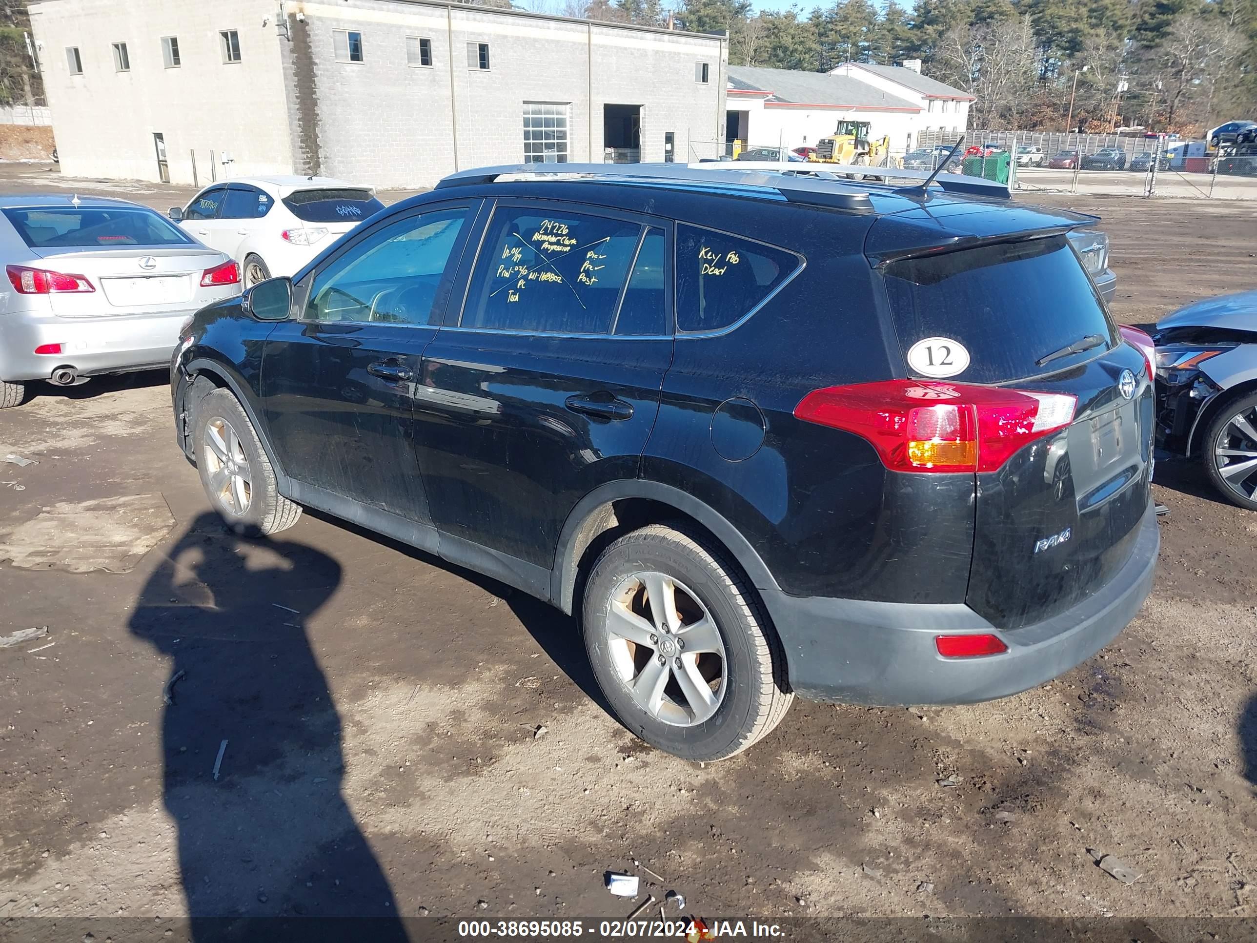 2013 TOYOTA RAV4 — VIN 2T3RFREV9DW012826 — photo 3