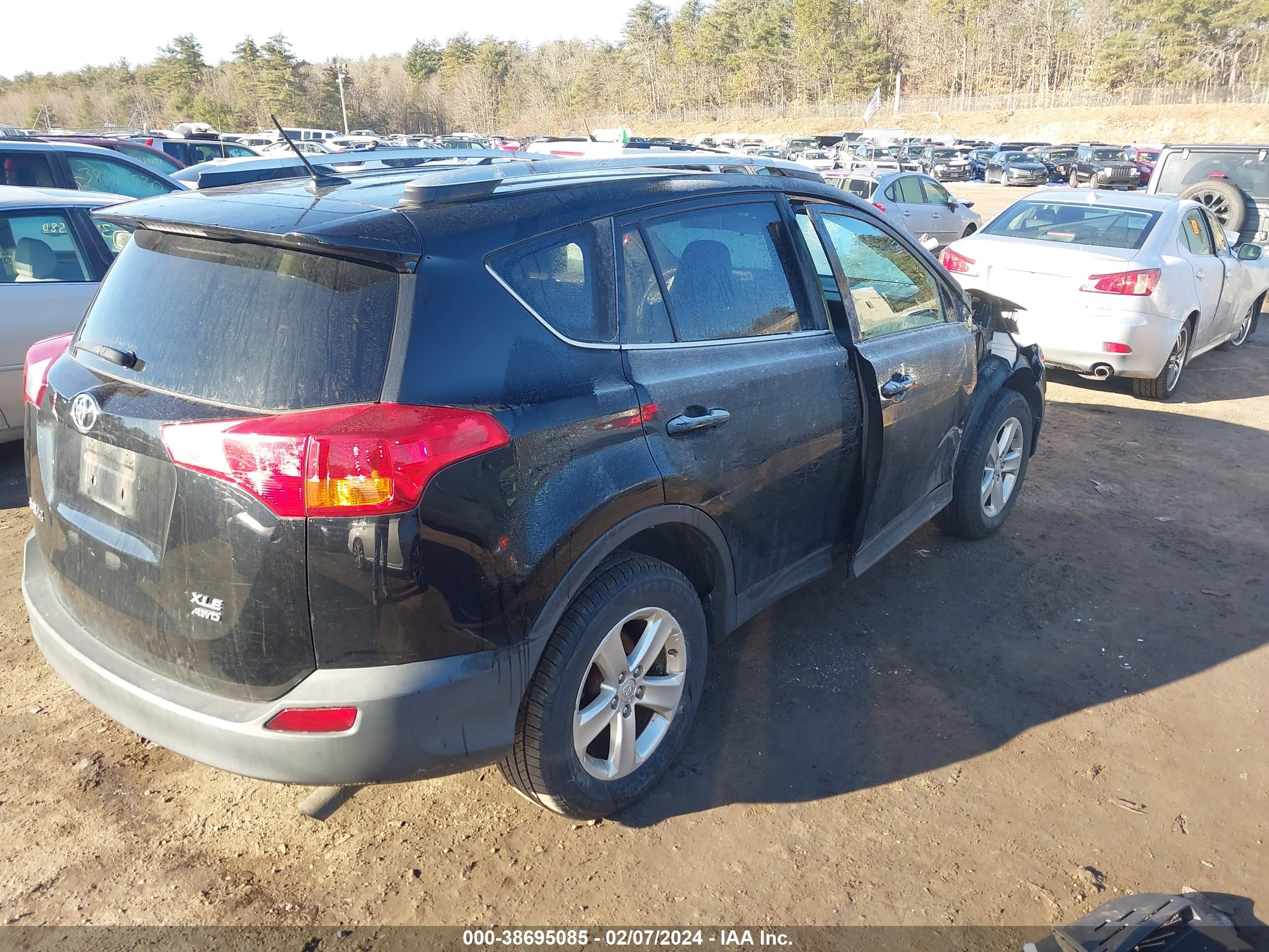 2013 TOYOTA RAV4 — VIN 2T3RFREV9DW012826 — photo 4