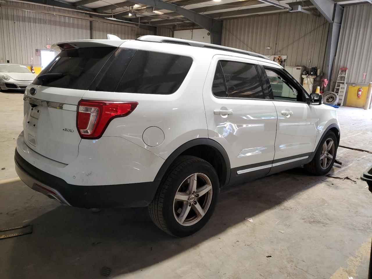 2017 FORD EXPLORER X — VIN 1FM5K8D83HGD08020 — photo 3