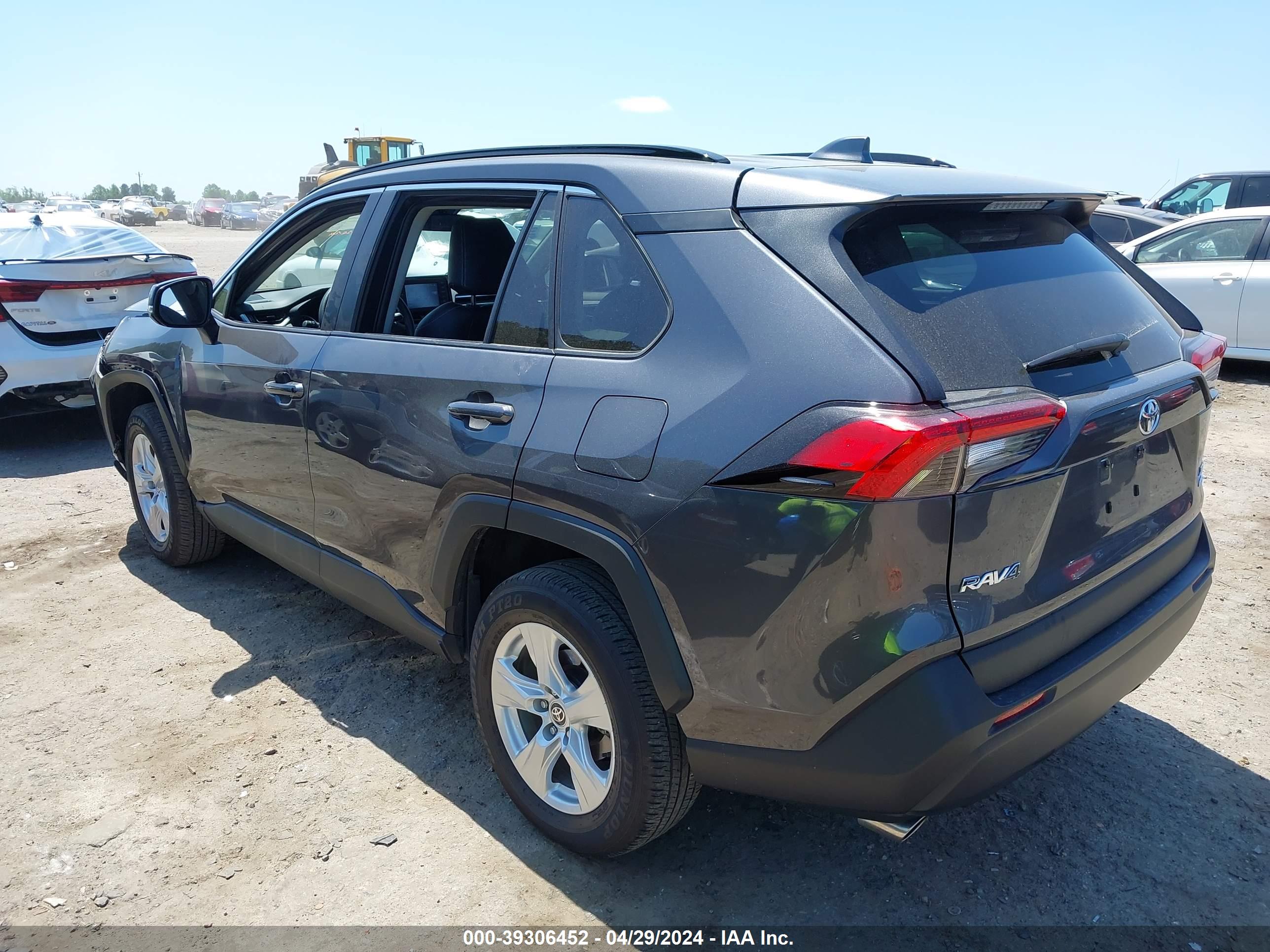 2021 TOYOTA RAV4 — VIN 2T3P1RFV3MW176464 — photo 3