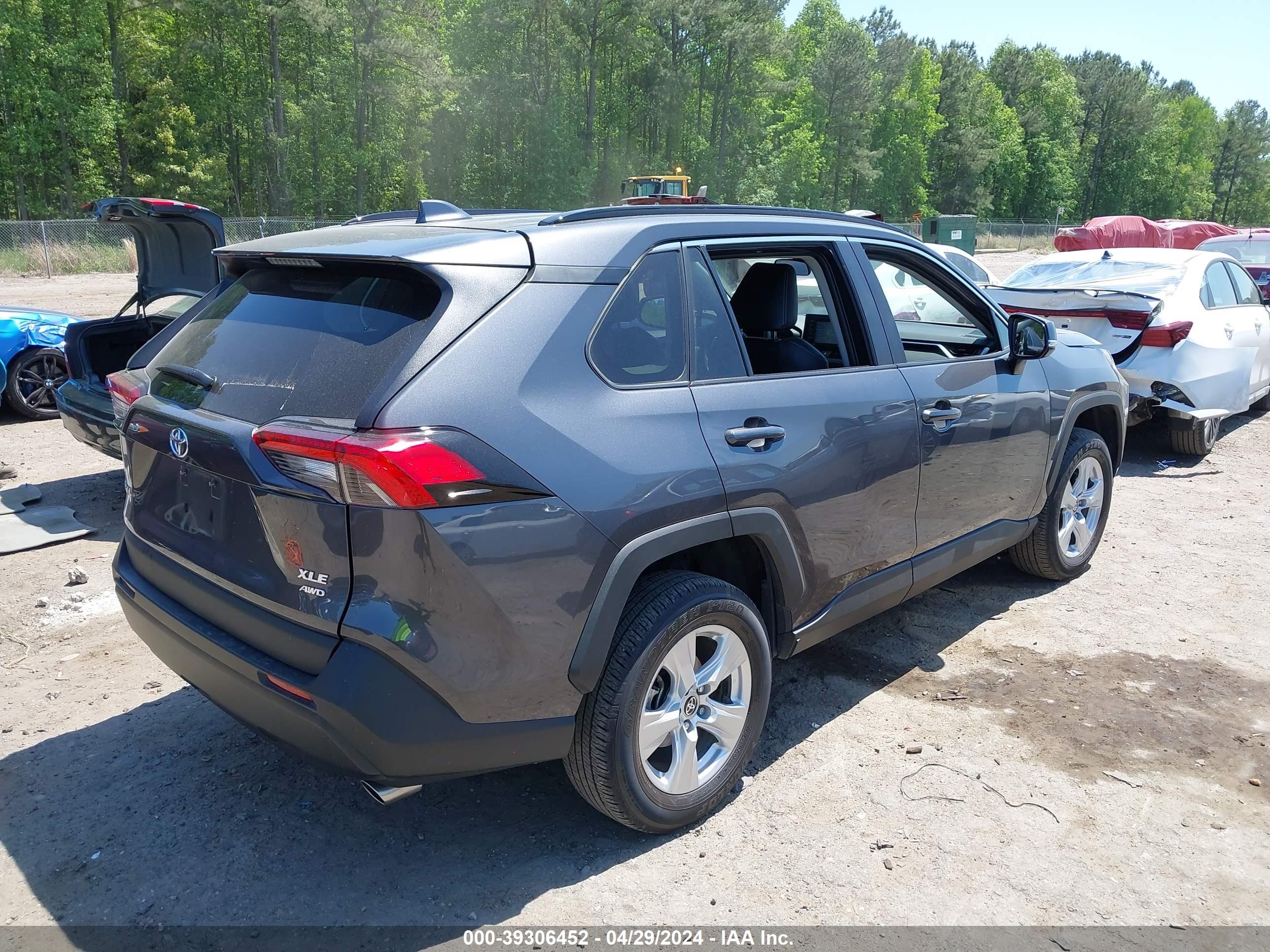 2021 TOYOTA RAV4 — VIN 2T3P1RFV3MW176464 — photo 4