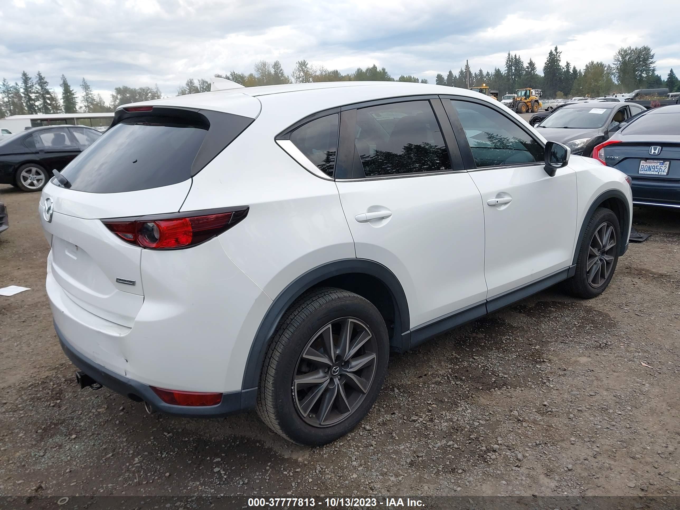2018 MAZDA CX-5 — VIN JM3KFACM4J1401193 — photo 4
