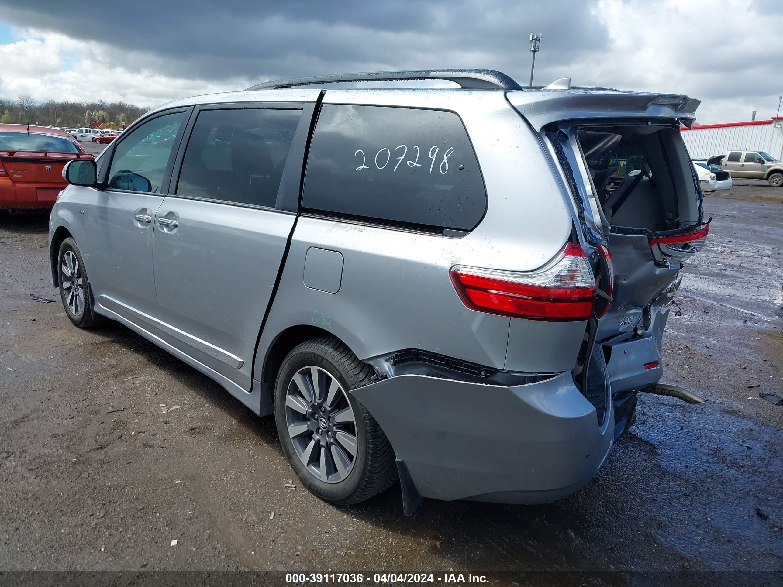 2018 TOYOTA SIENNA — VIN 5TDDZ3DC5JS207298 — photo 3
