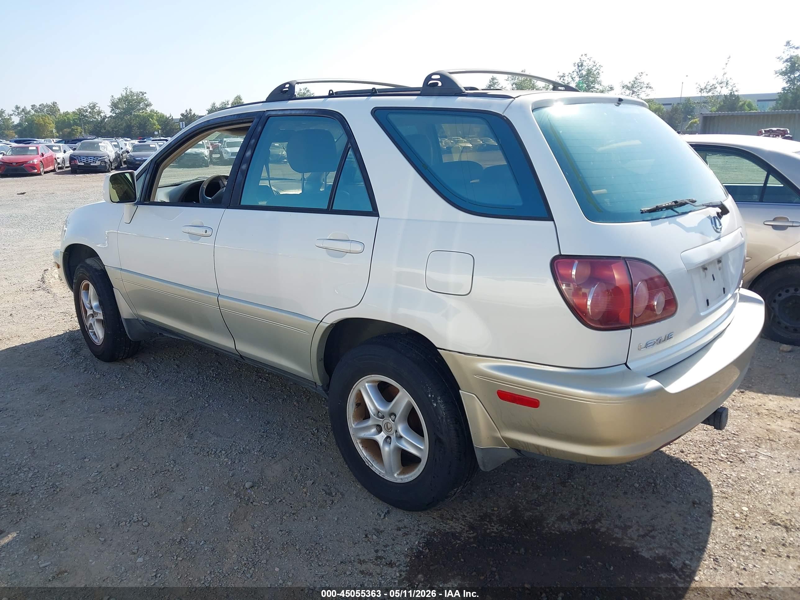 1999 LEXUS RX — VIN JT6HF10U1X0017451 — photo 3