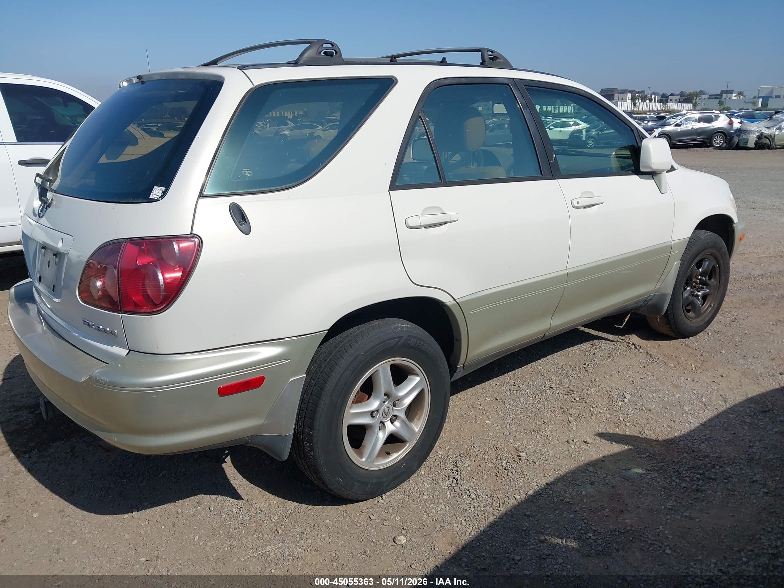 1999 LEXUS RX — VIN JT6HF10U1X0017451 — photo 4