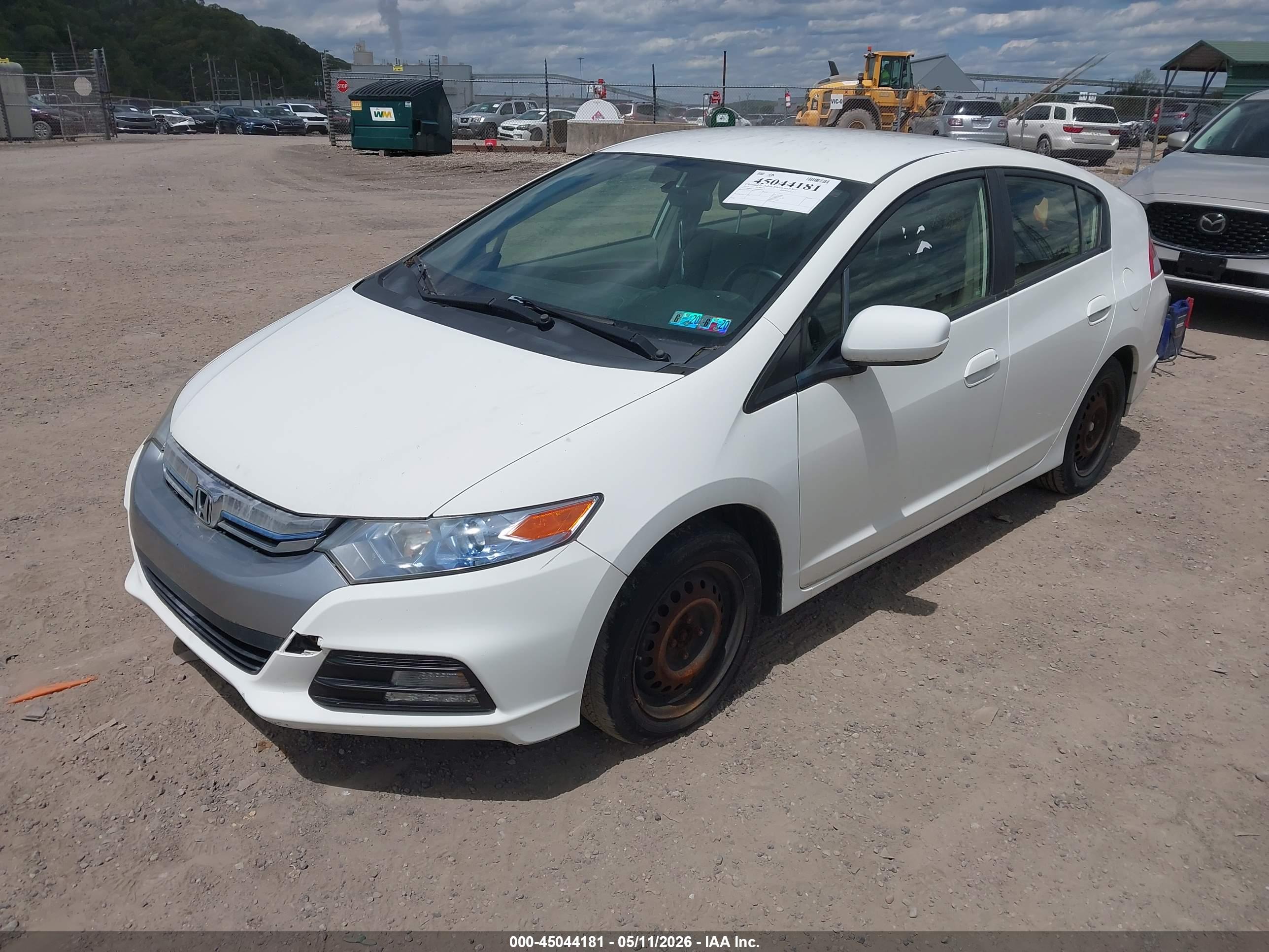 2013 HONDA Insight — VIN JHMZE2H36DS003982 — photo 2