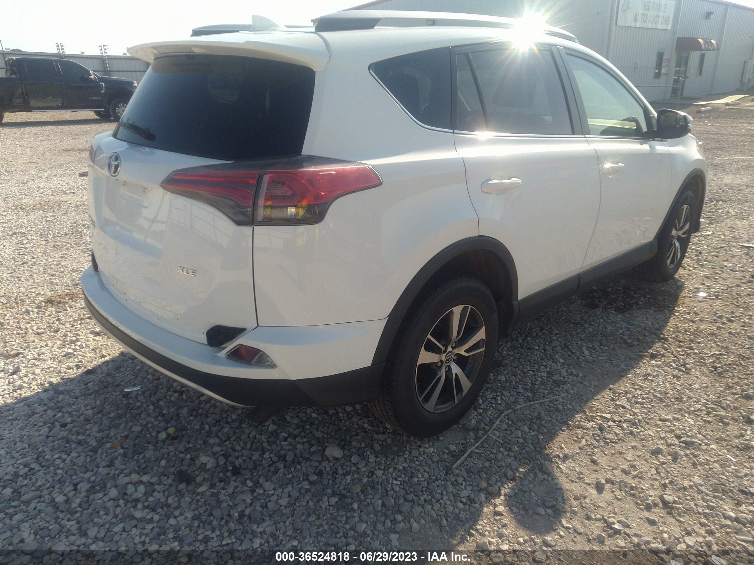 2017 TOYOTA RAV4 — VIN JTMWFREV8HJ116392 — photo 4