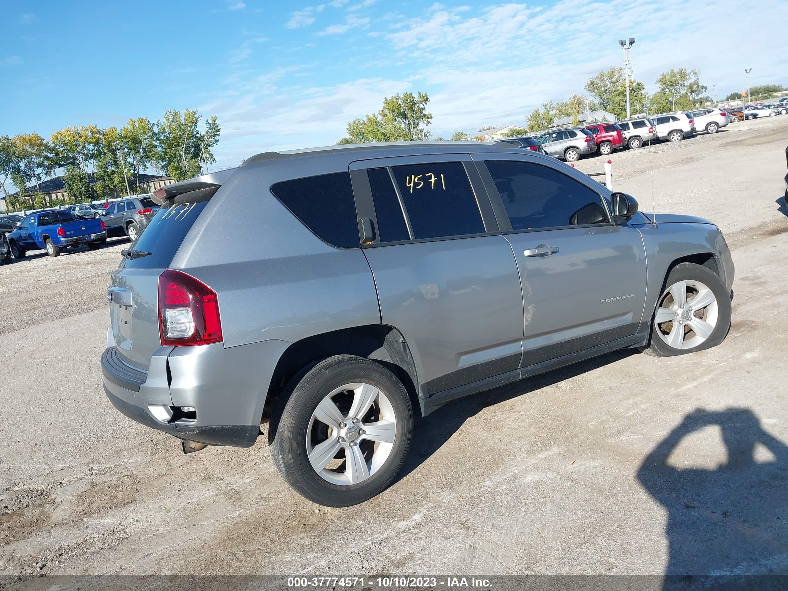 2016 JEEP COMPASS — VIN 1C4NJDBB3GD778921 — photo 4