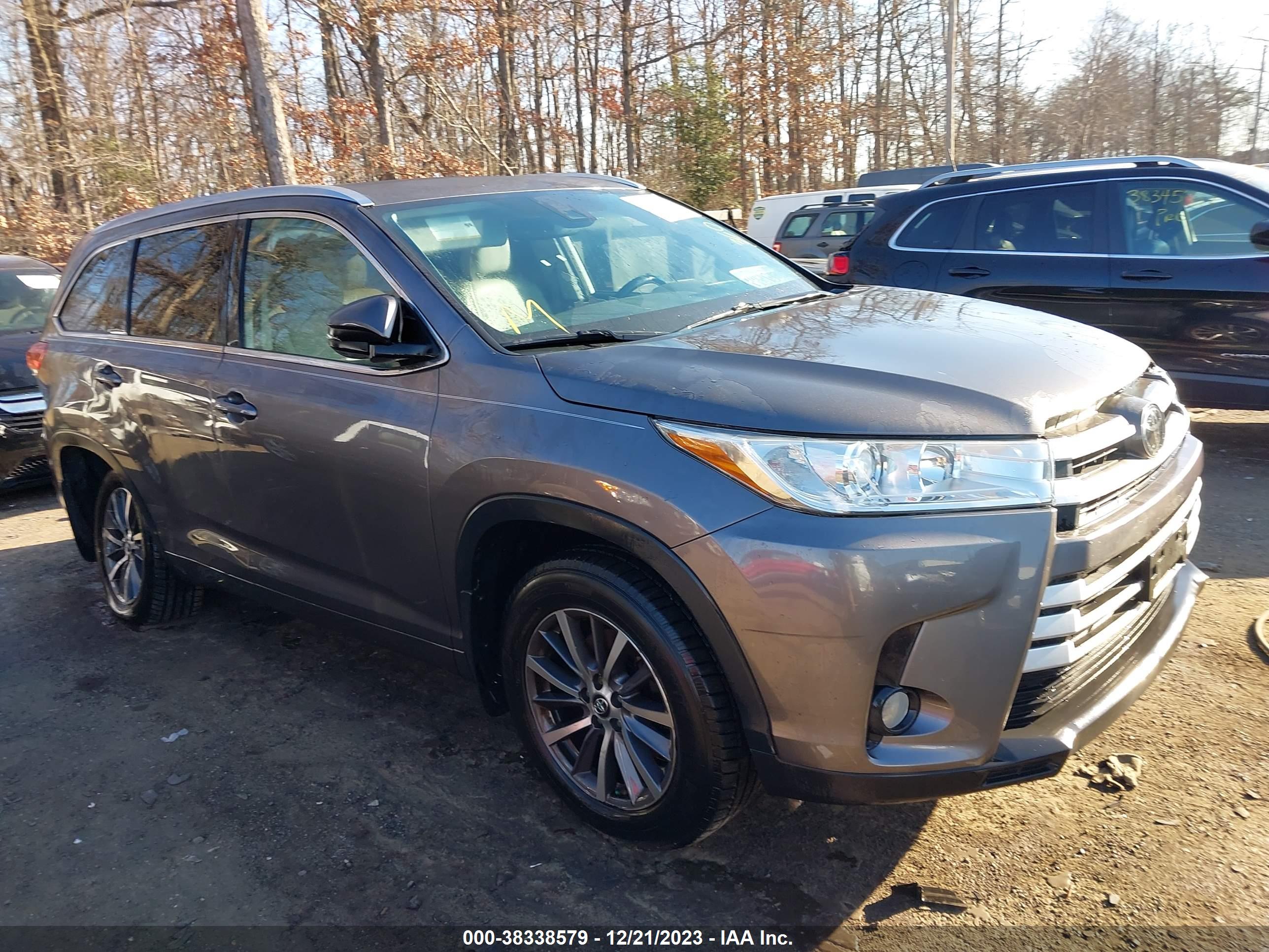 2018 TOYOTA HIGHLANDER — VIN 5TDJZRFH6JS528085 — photo 1 of 16