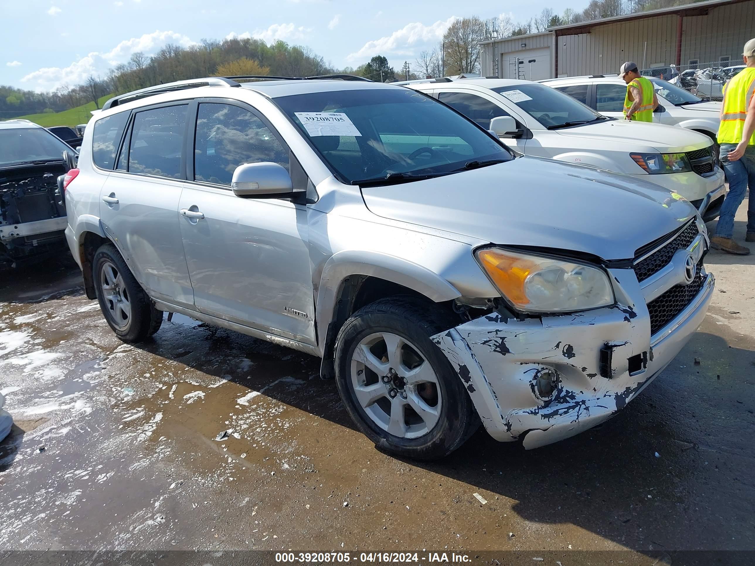 2011 TOYOTA RAV4 — VIN 2T3DF4DVXBW095064 — photo 1 of 16